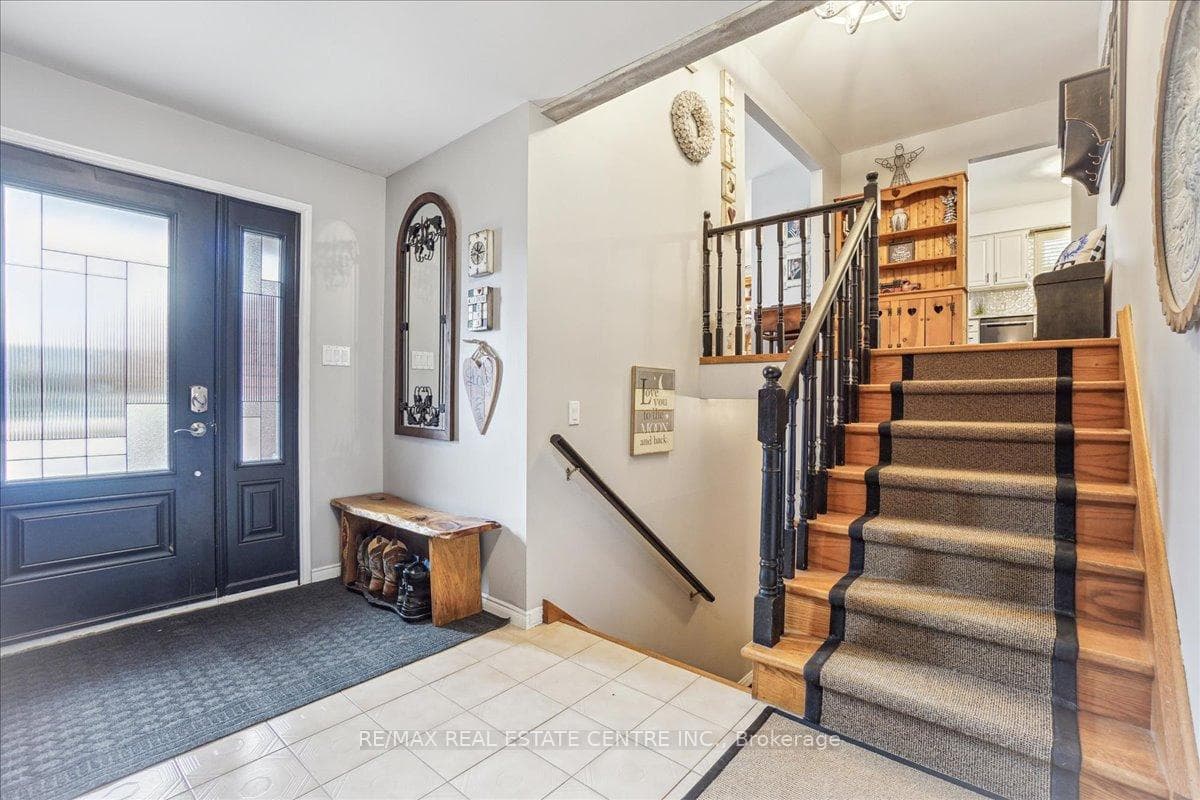 30 JARDINE Crescent photo 7