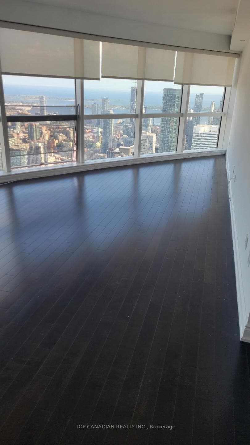 388 Yonge Street Unit 6307 photo 2