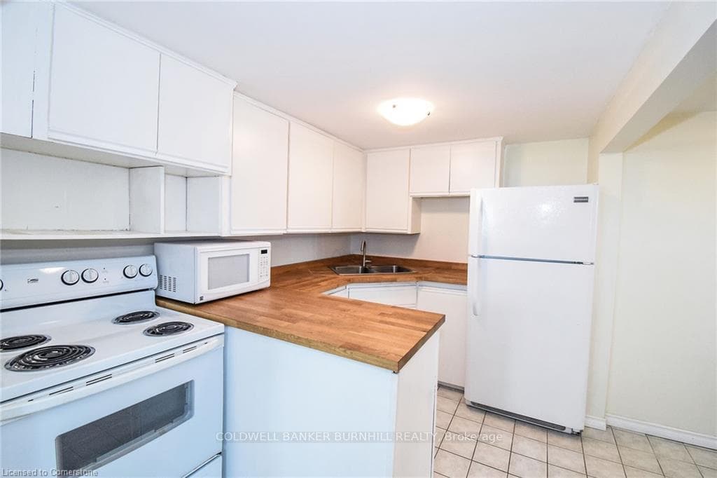 7 Bates Lane photo 16