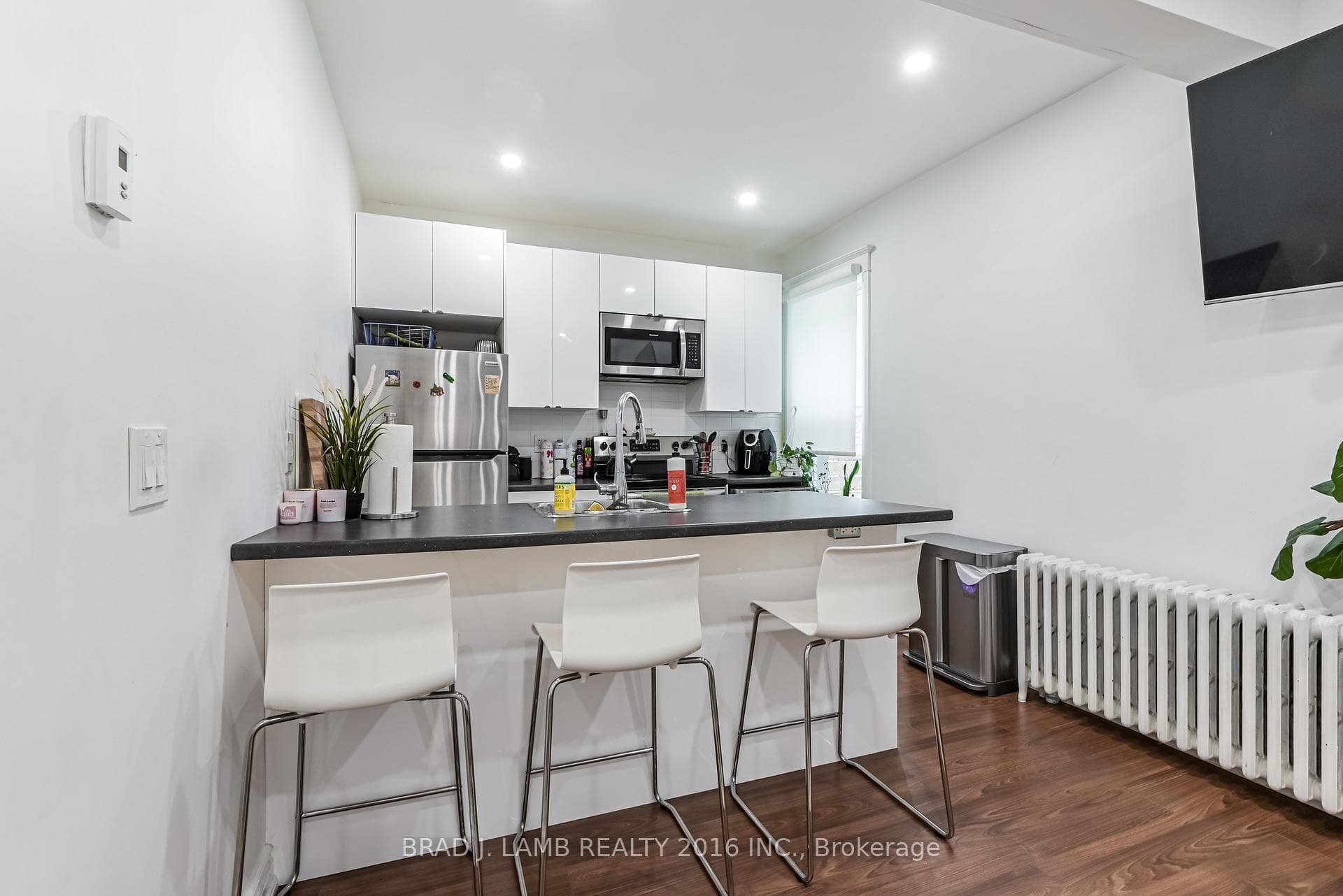 56 Wright Avenue Unit 2 photo 9