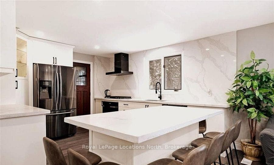 145 Campbell Crescent photo 6