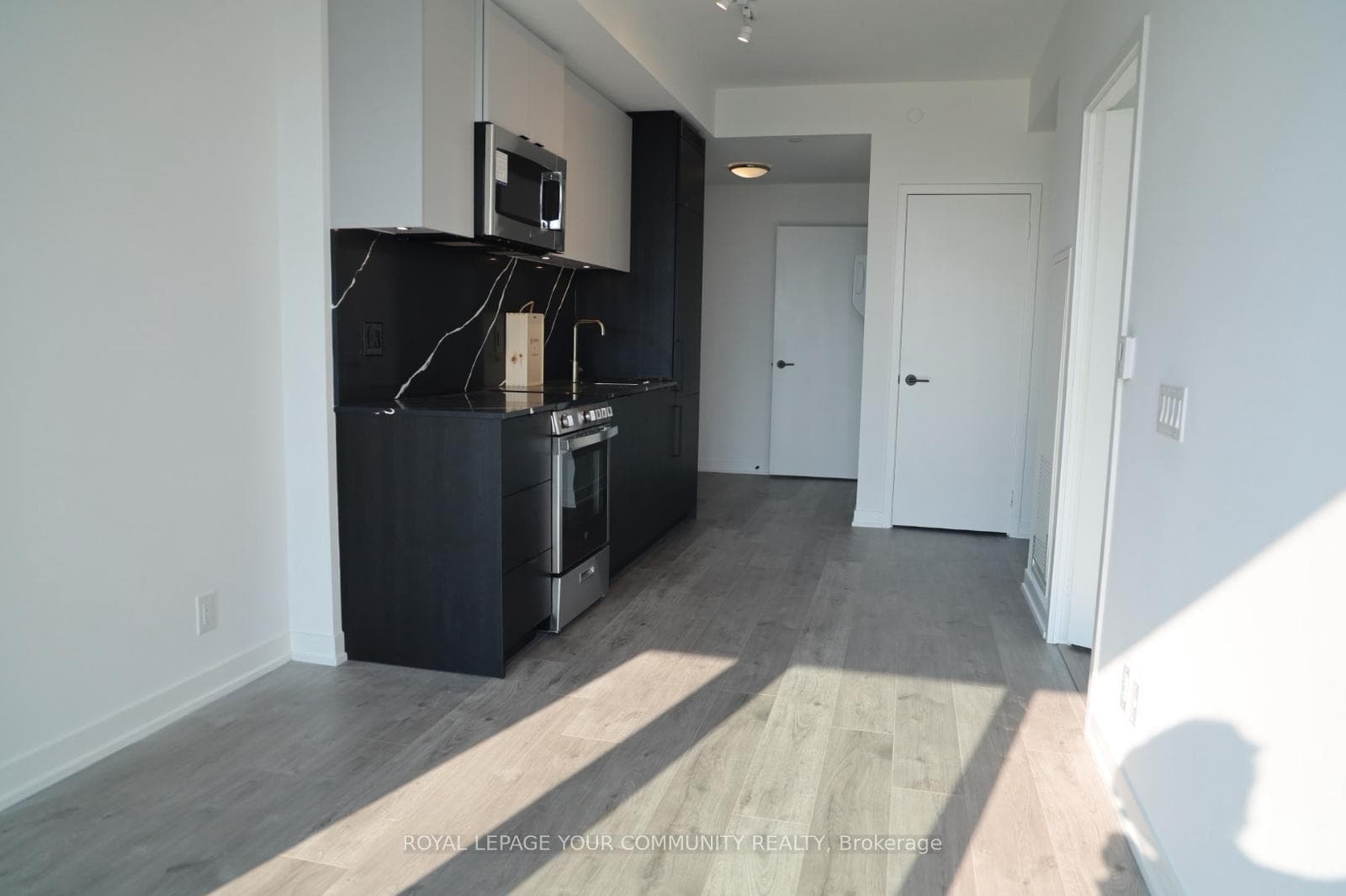 285 Dufferin Street Unit 1507 photo 7