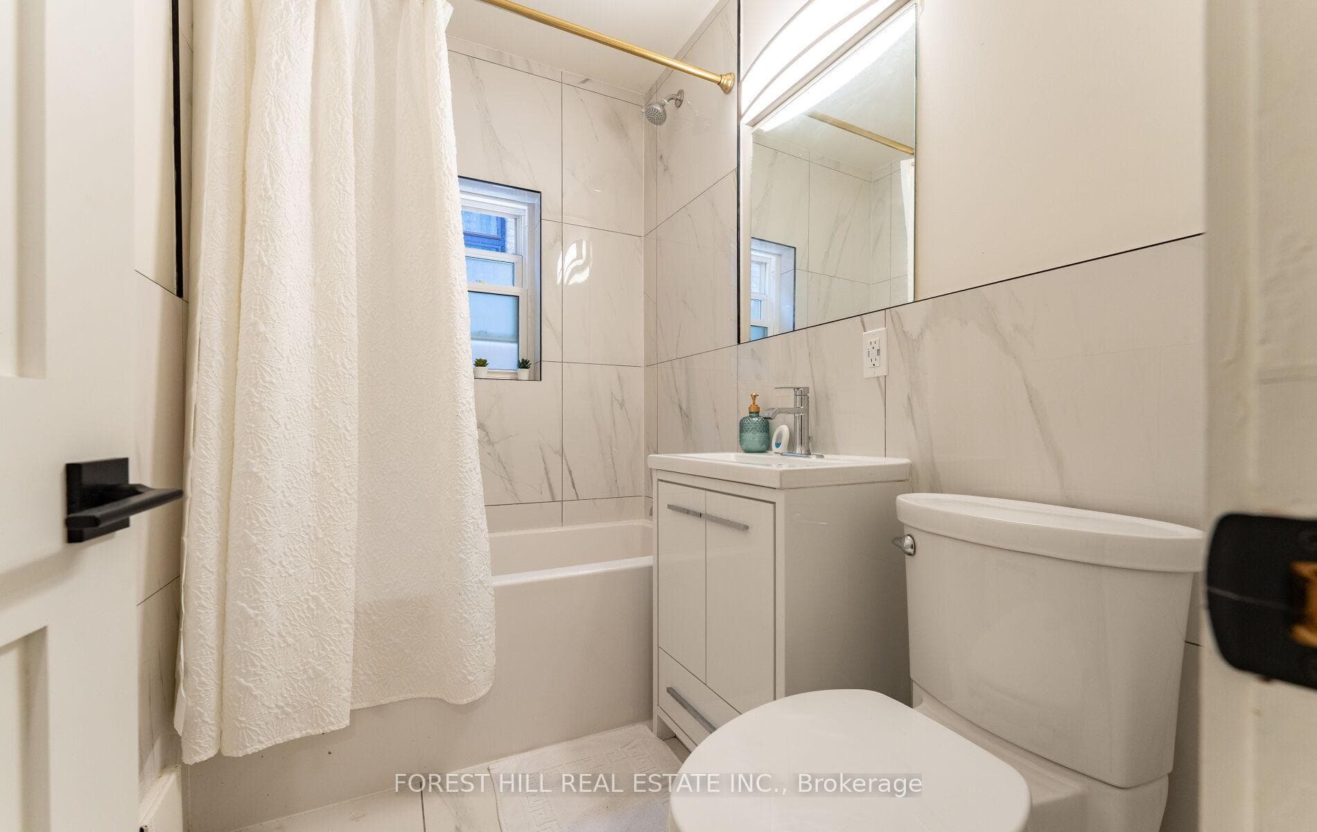 8 Victoria Street Unit 3 photo 12