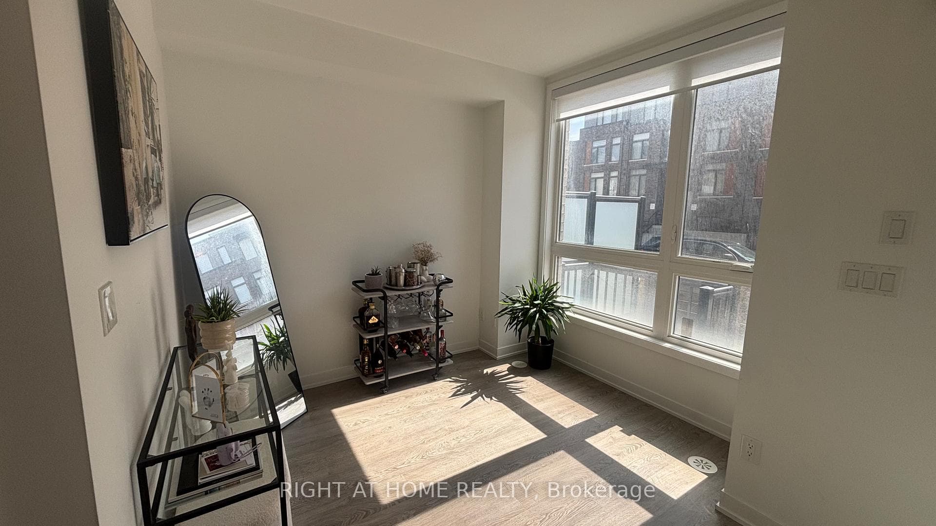 110 Green Gardens Boulevard photo 3