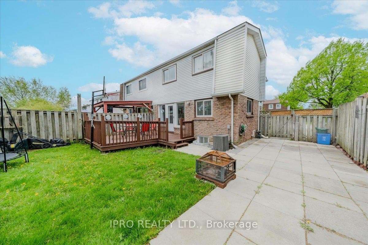 1413 Fenelon Crescent photo 43