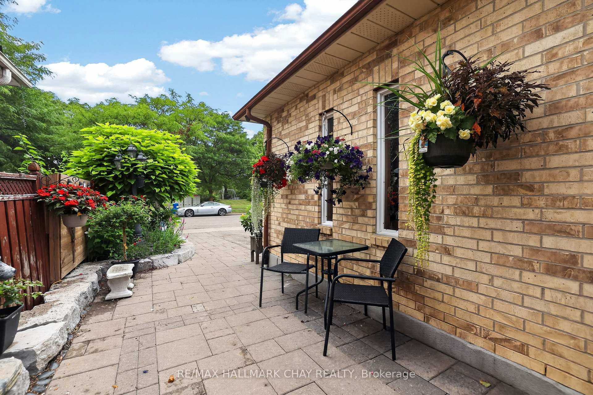 76 Donna Drive photo 2