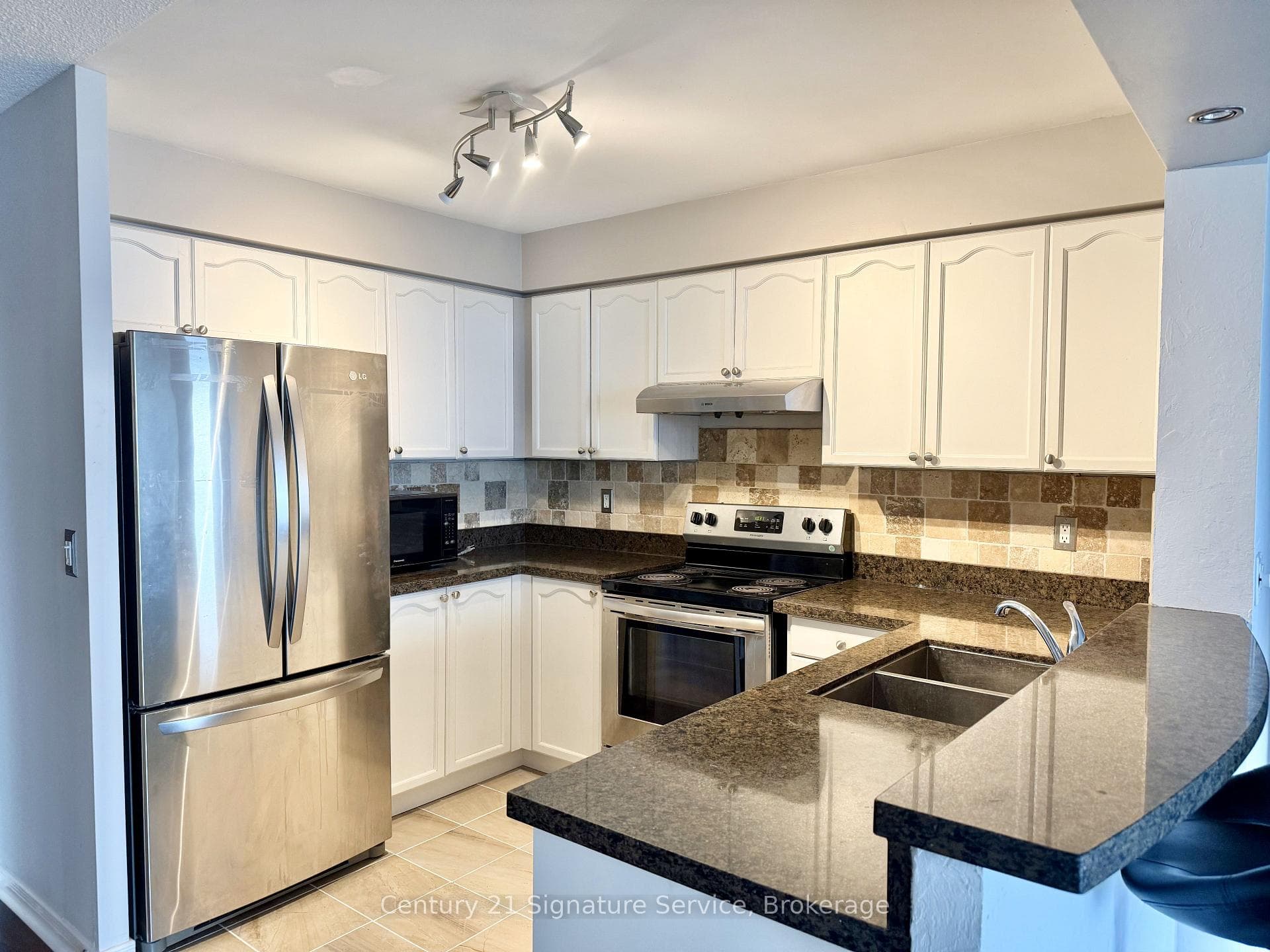 2545 Erin Centre Boulevard Unit 1802 photo 12