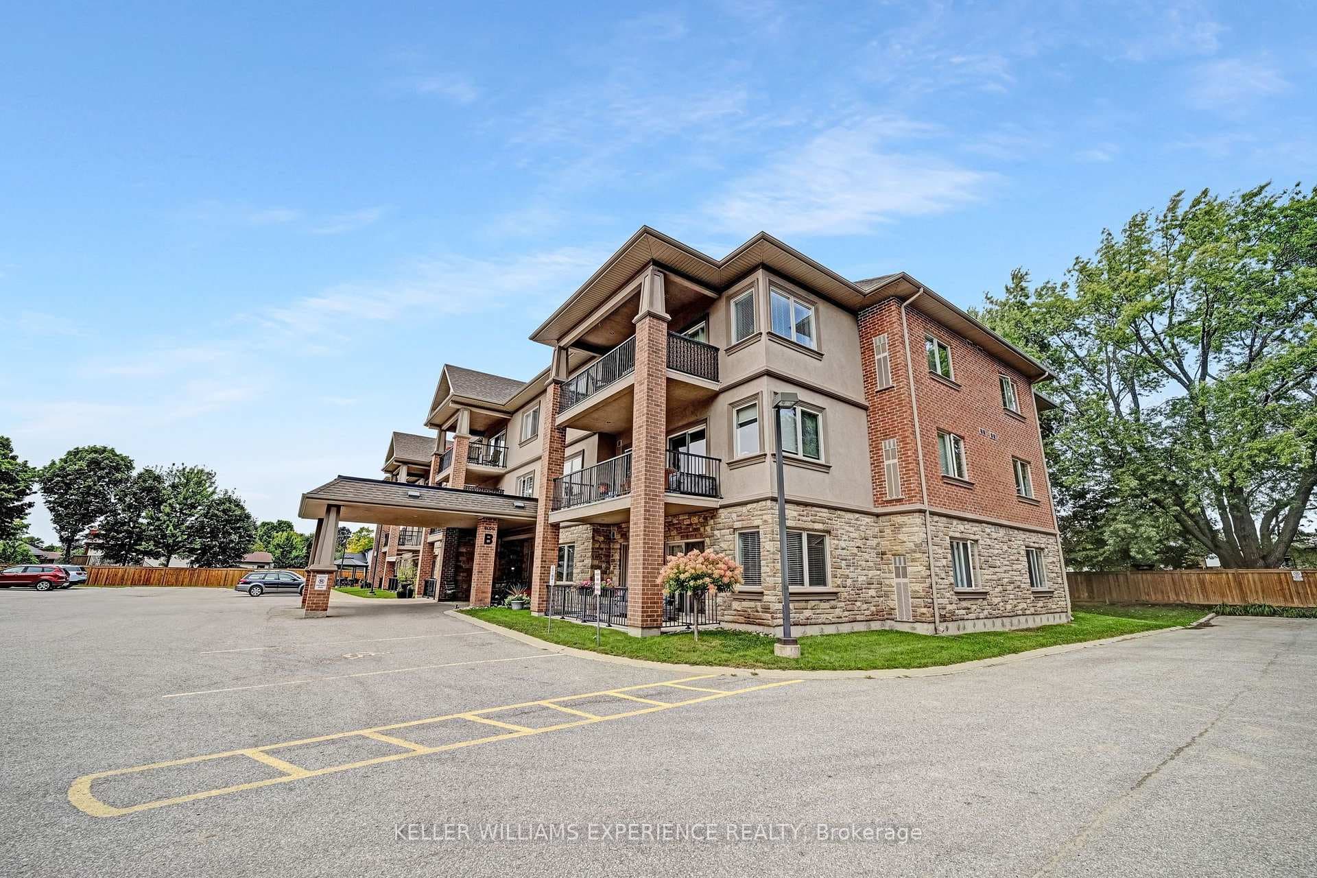 19B Yonge Street Unit 103 photo 4