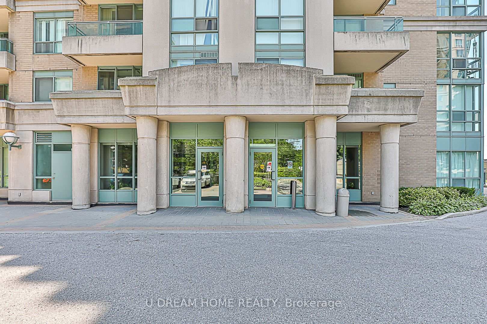 1 Pemberton Avenue Unit 605 photo 3