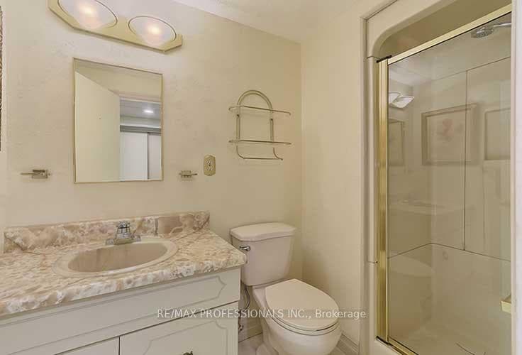 752 Dodsworth Crescent photo 24