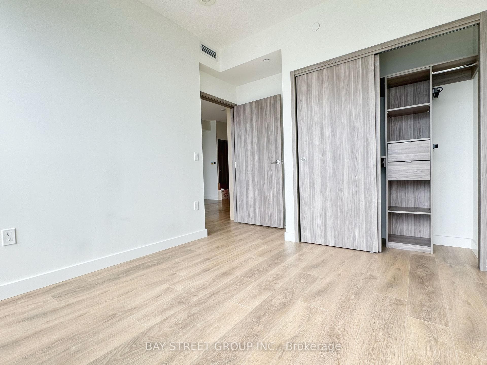 85 Mcmahon Drive Unit 3605 photo 6