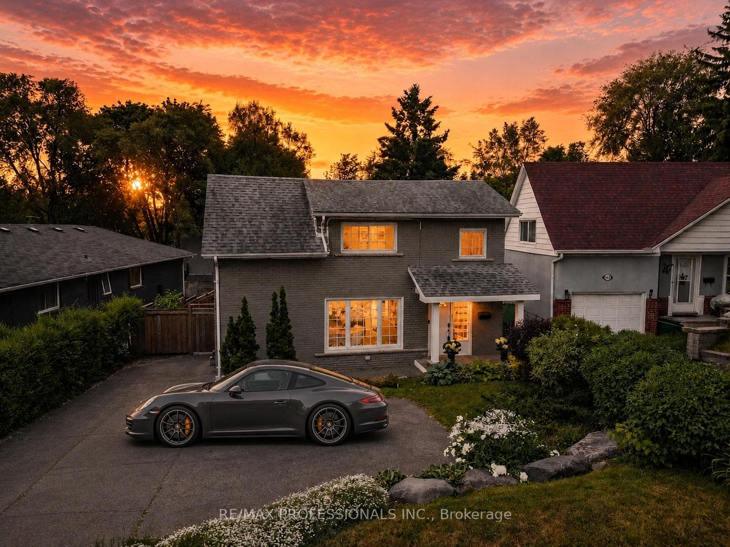 4625 Dundas Street photo 1