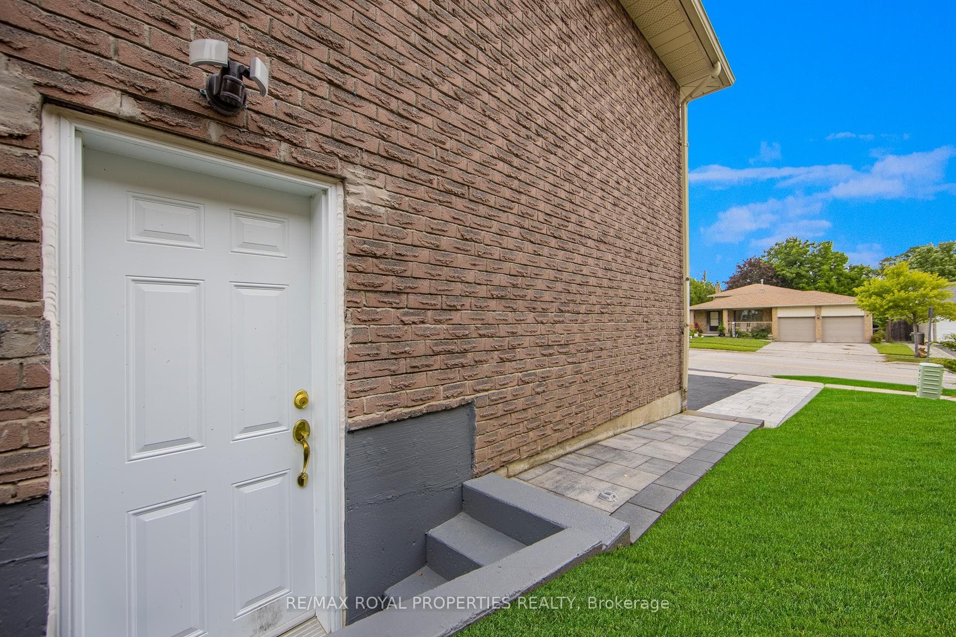 560 Bristol Road photo 32
