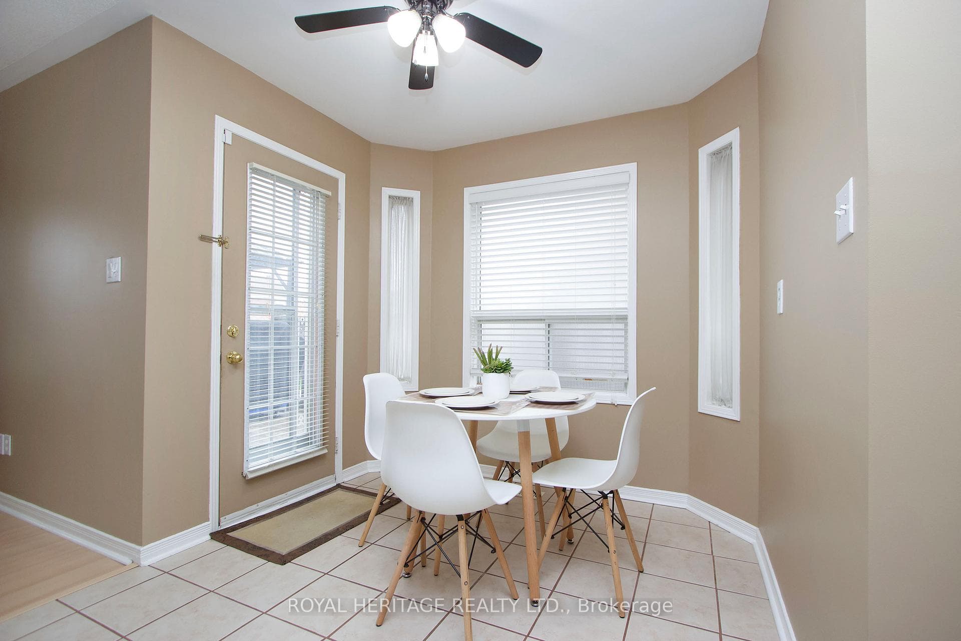 92 Booth Crescent photo 6
