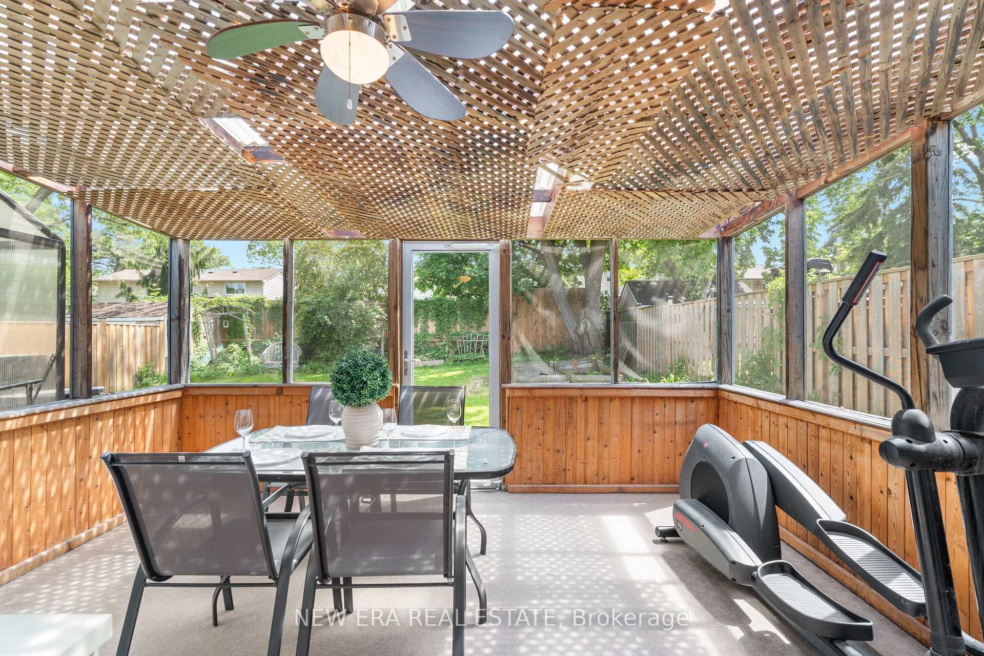 2598 Chalkwell Close photo 13