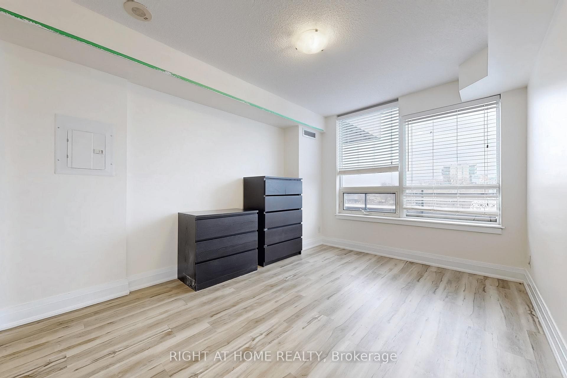 1060 Sheppard Avenue Unit 212 photo 11