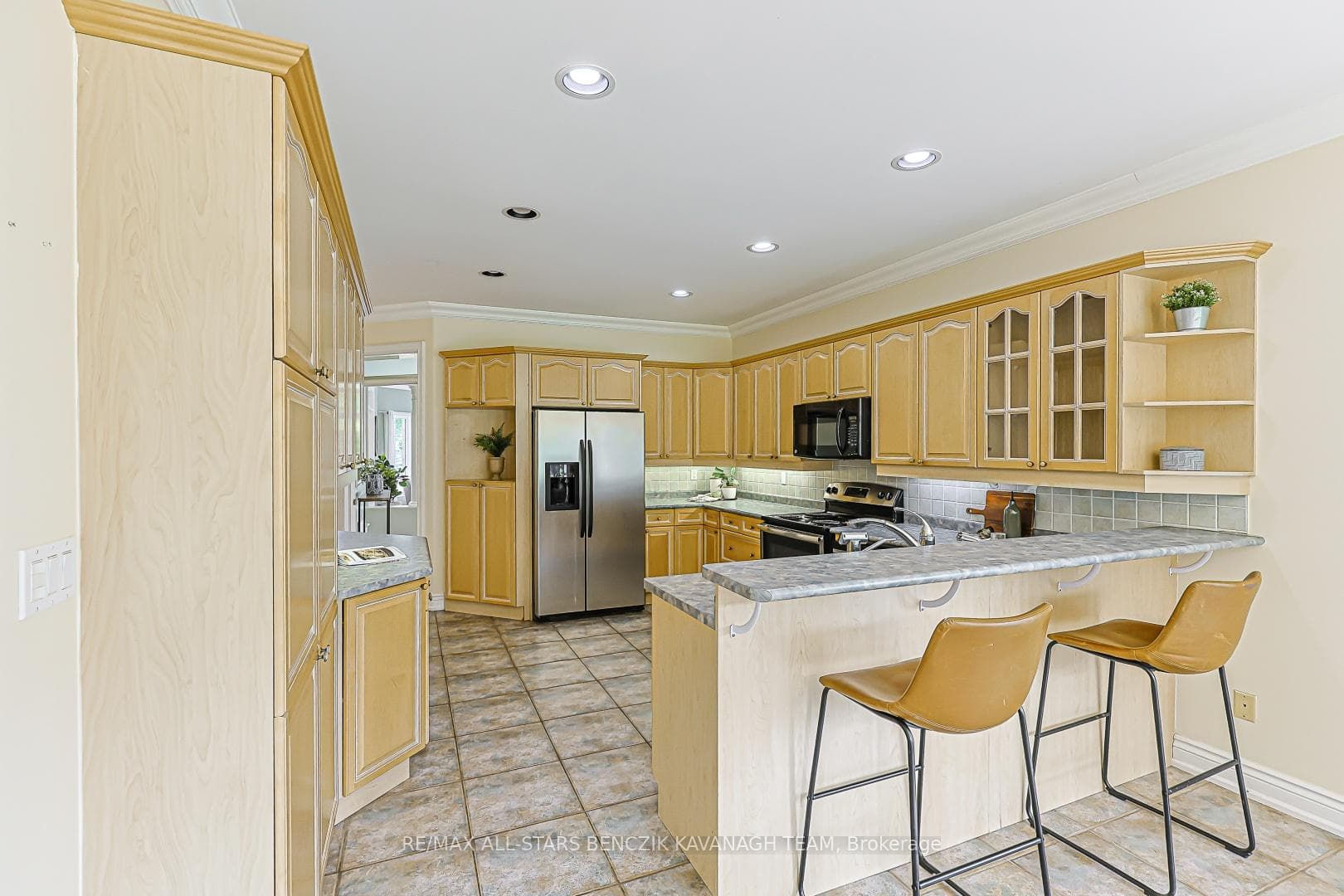 5633 Lakeshore Road photo 10