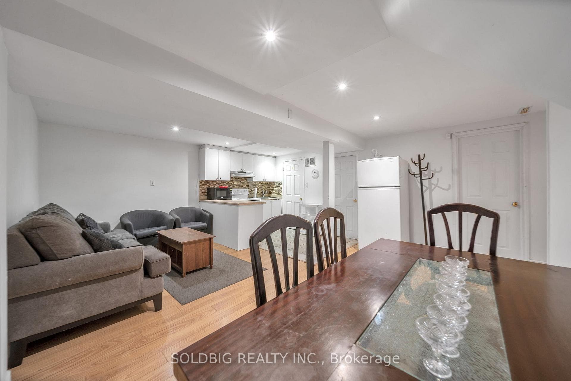 76 Banting Crescent photo 25