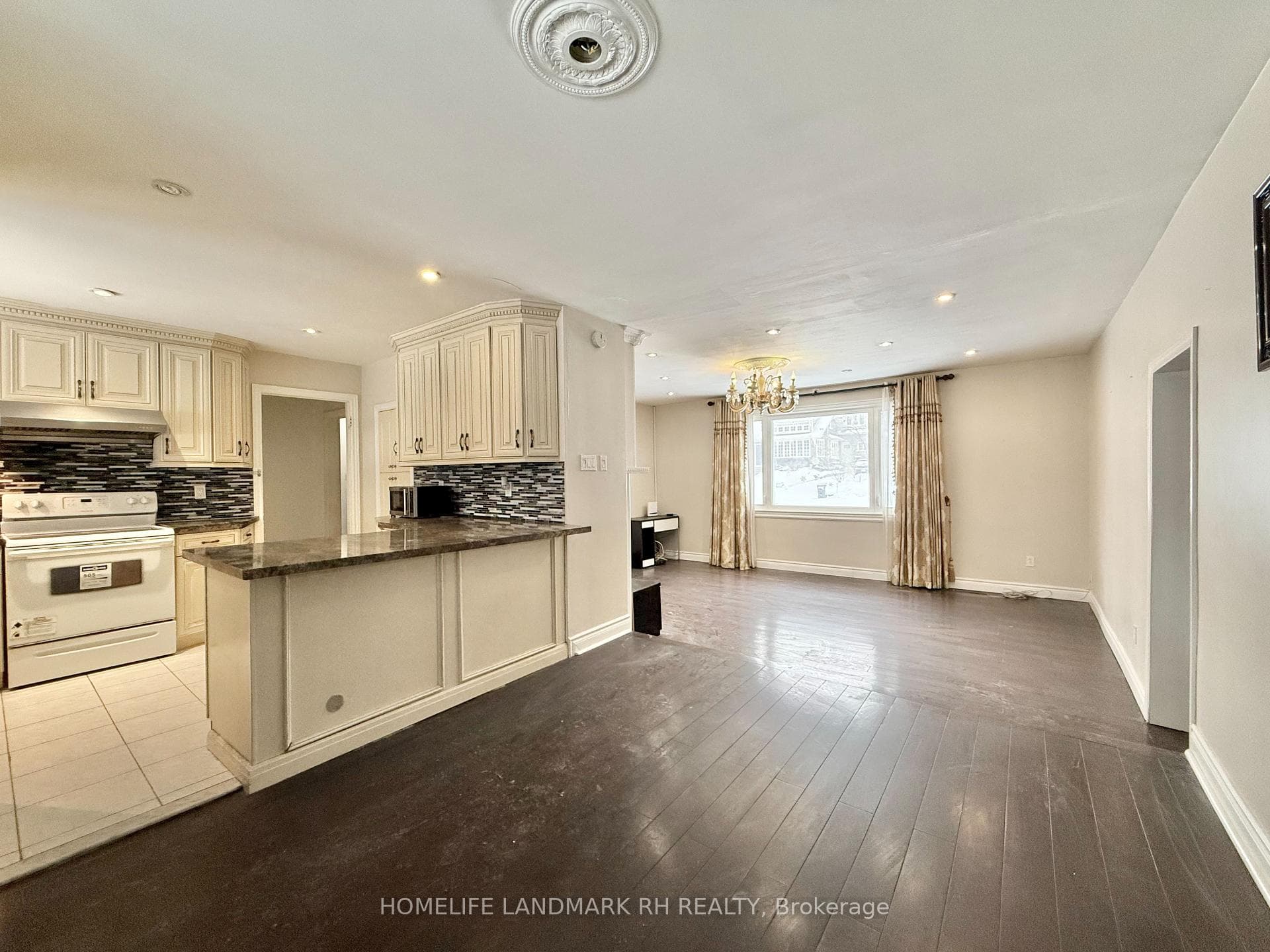 9 Lockie Avenue photo 7