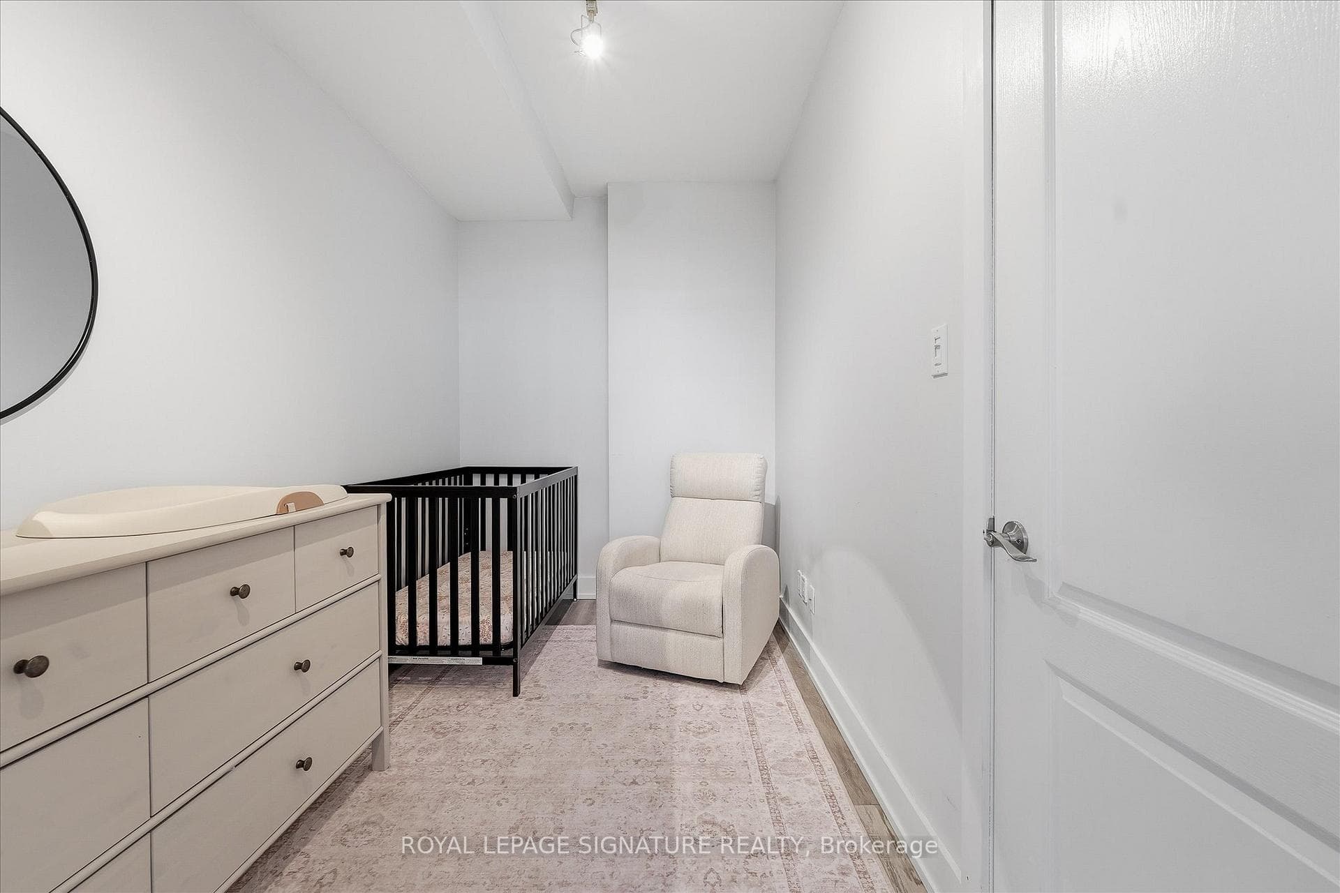 263 Wellington Street Unit 301 photo 17