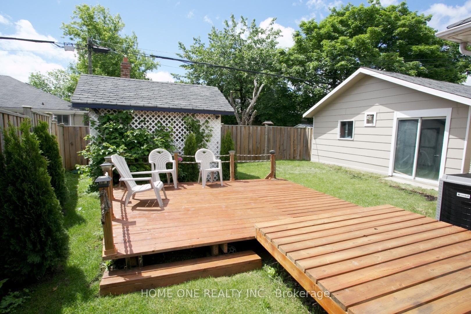 358 Lynett Crescent photo 12