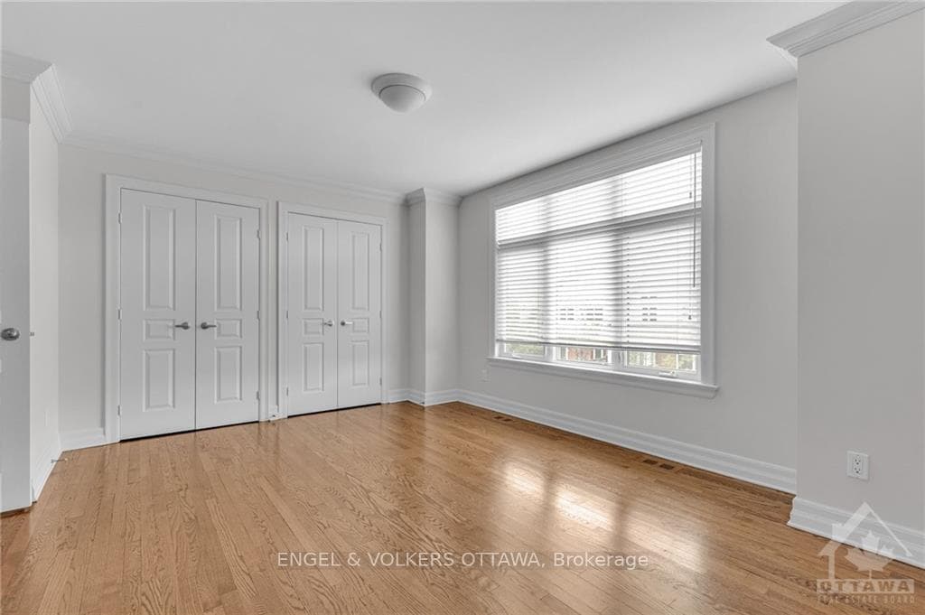 108 MANORHILL photo 19
