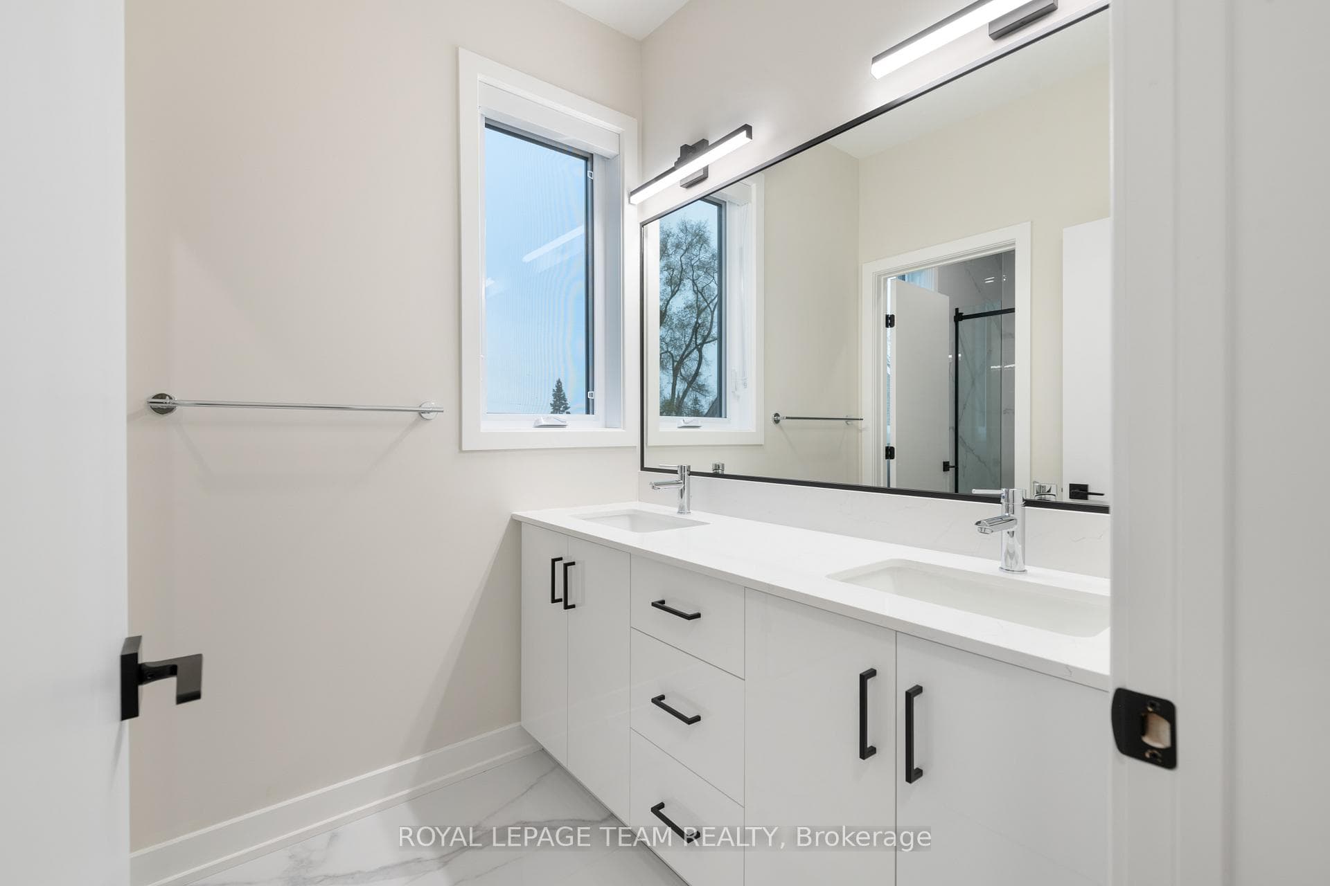 47 GROSVENOR Avenue Unit 3 photo 28