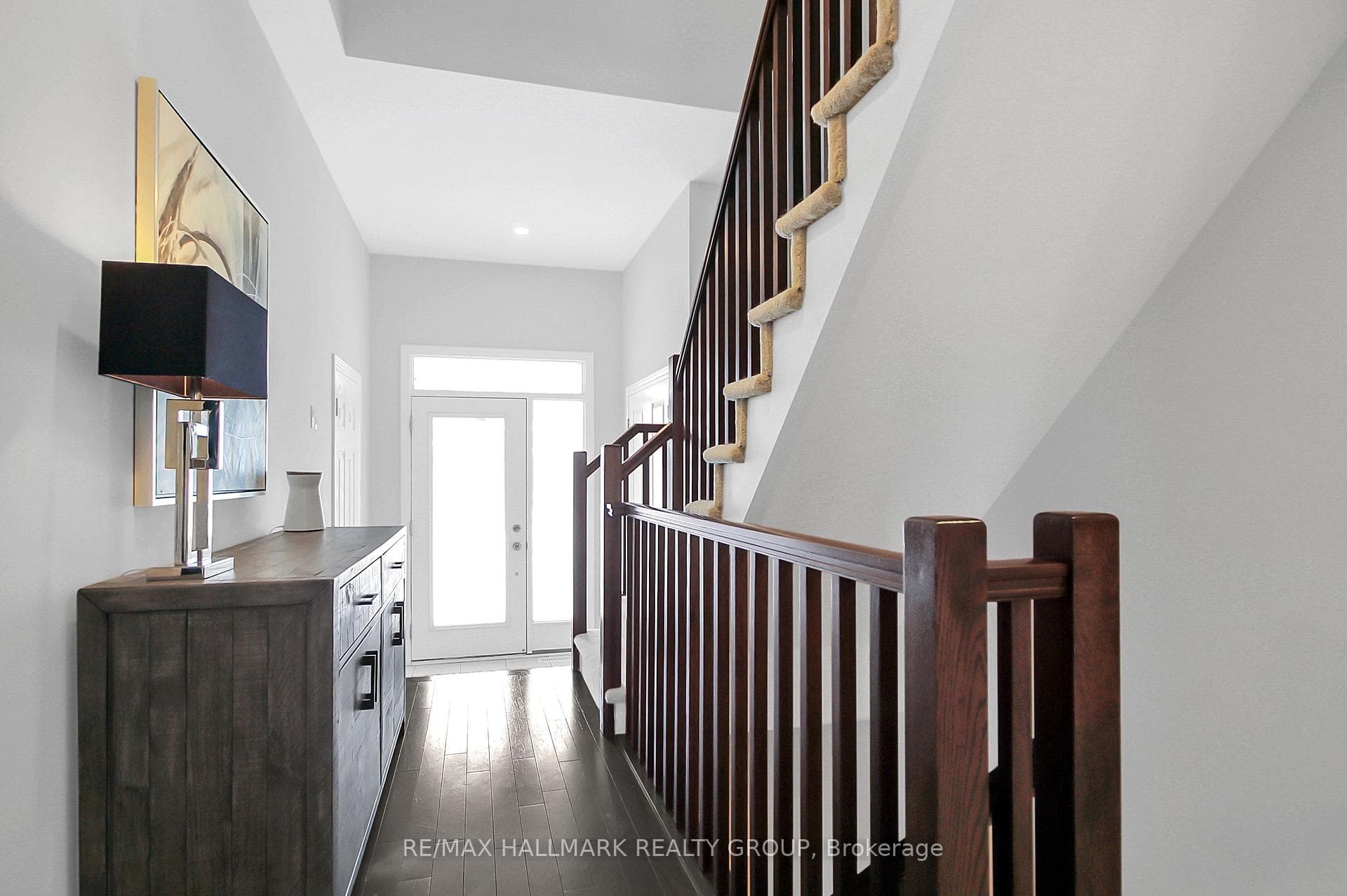 Bright entry Foyer. Room for storage & style.