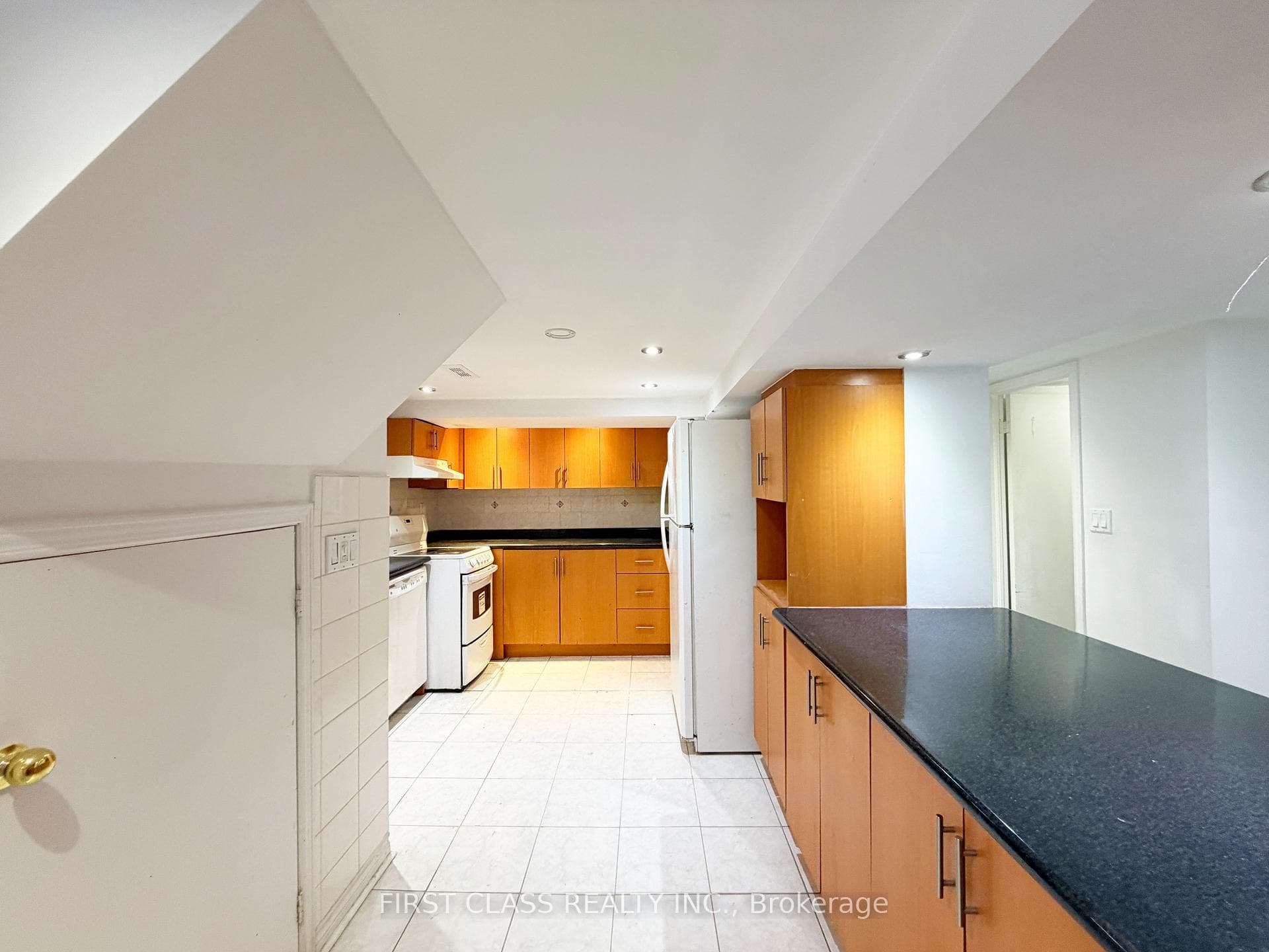 15 Leahann Drive Unit Bsmt photo 2