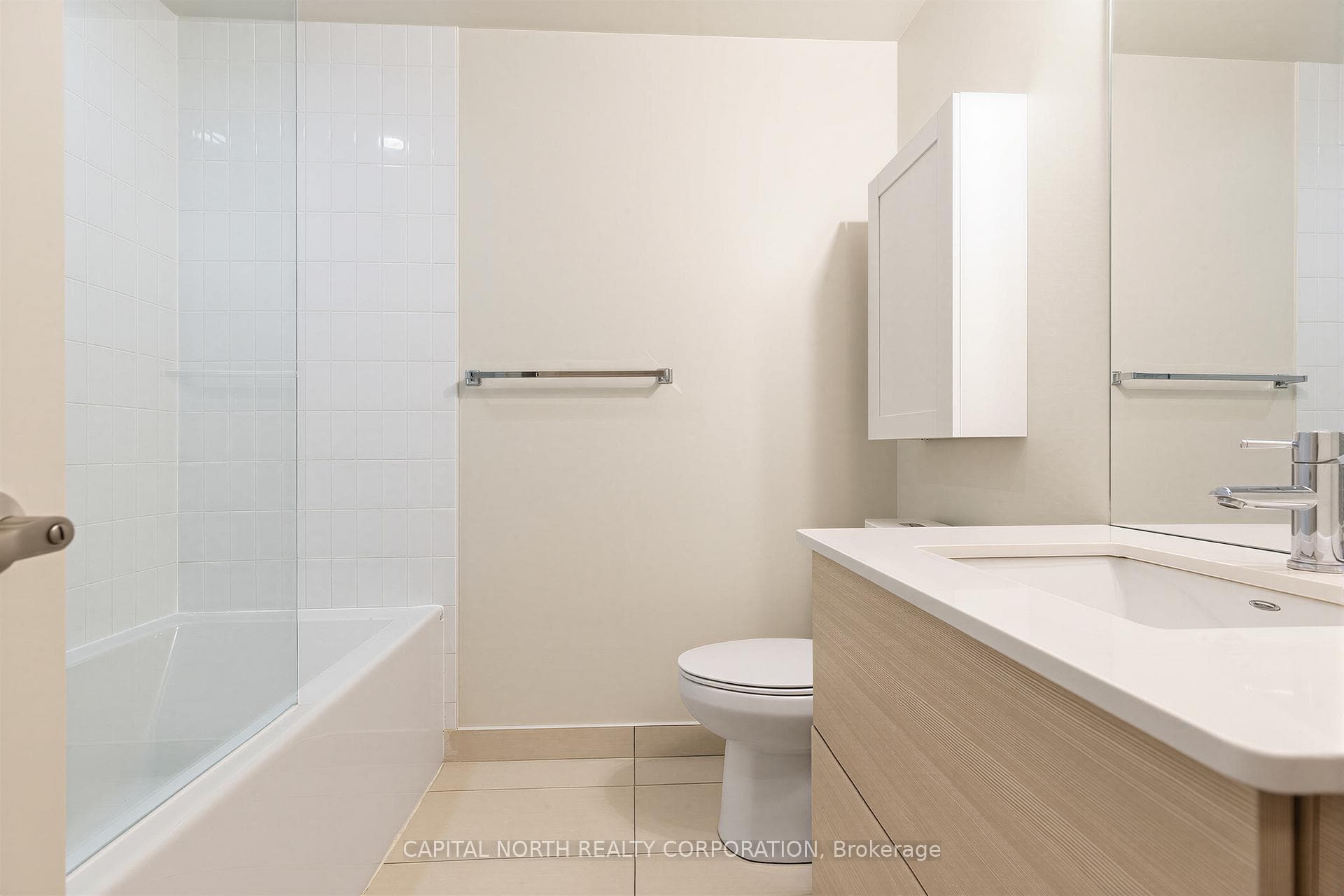 210 Simcoe Street Unit 1502 photo 11