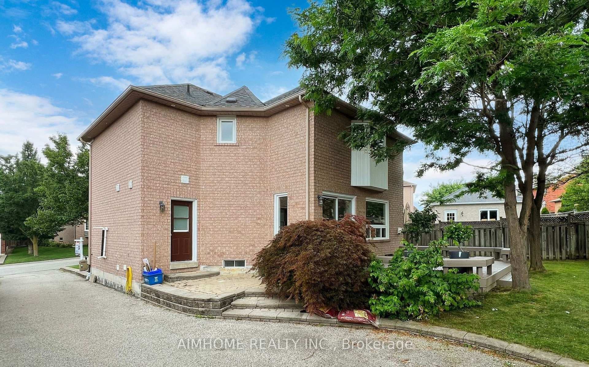 36 MEADOWGRASS Crescent photo 16