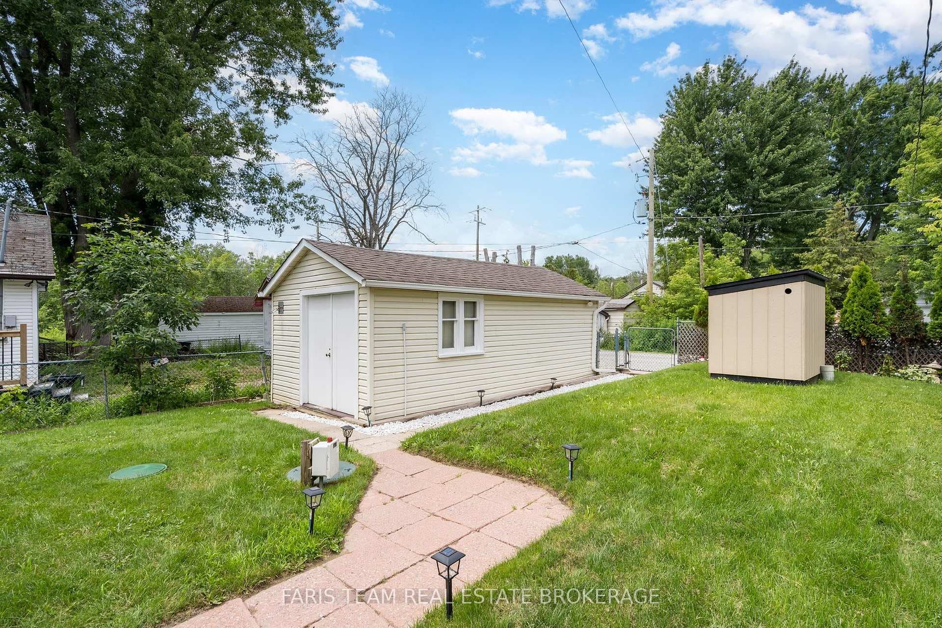 1067 Park Place photo 31