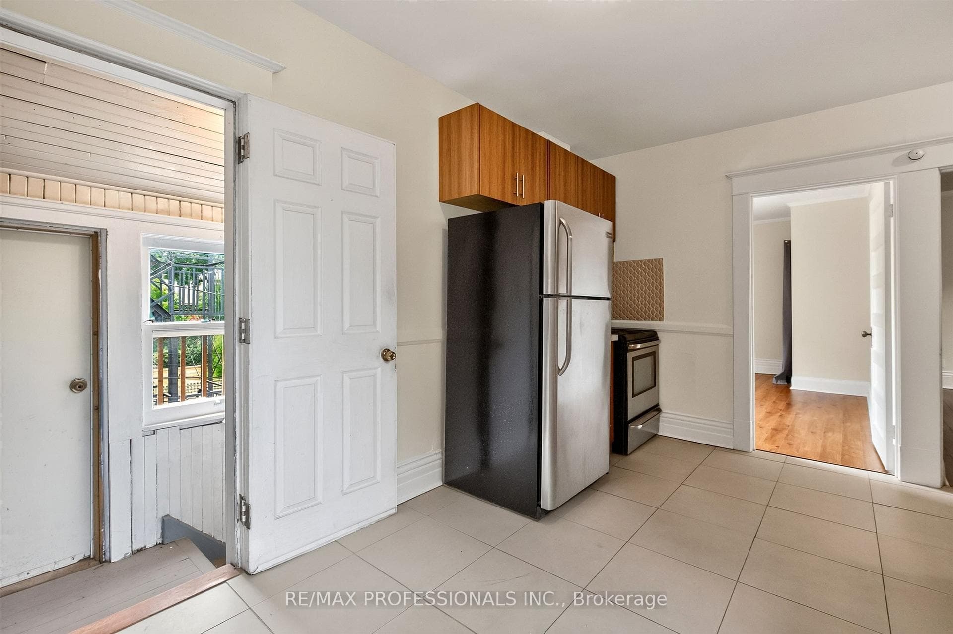 Unit 2-Second Floor 2 Bedrooms