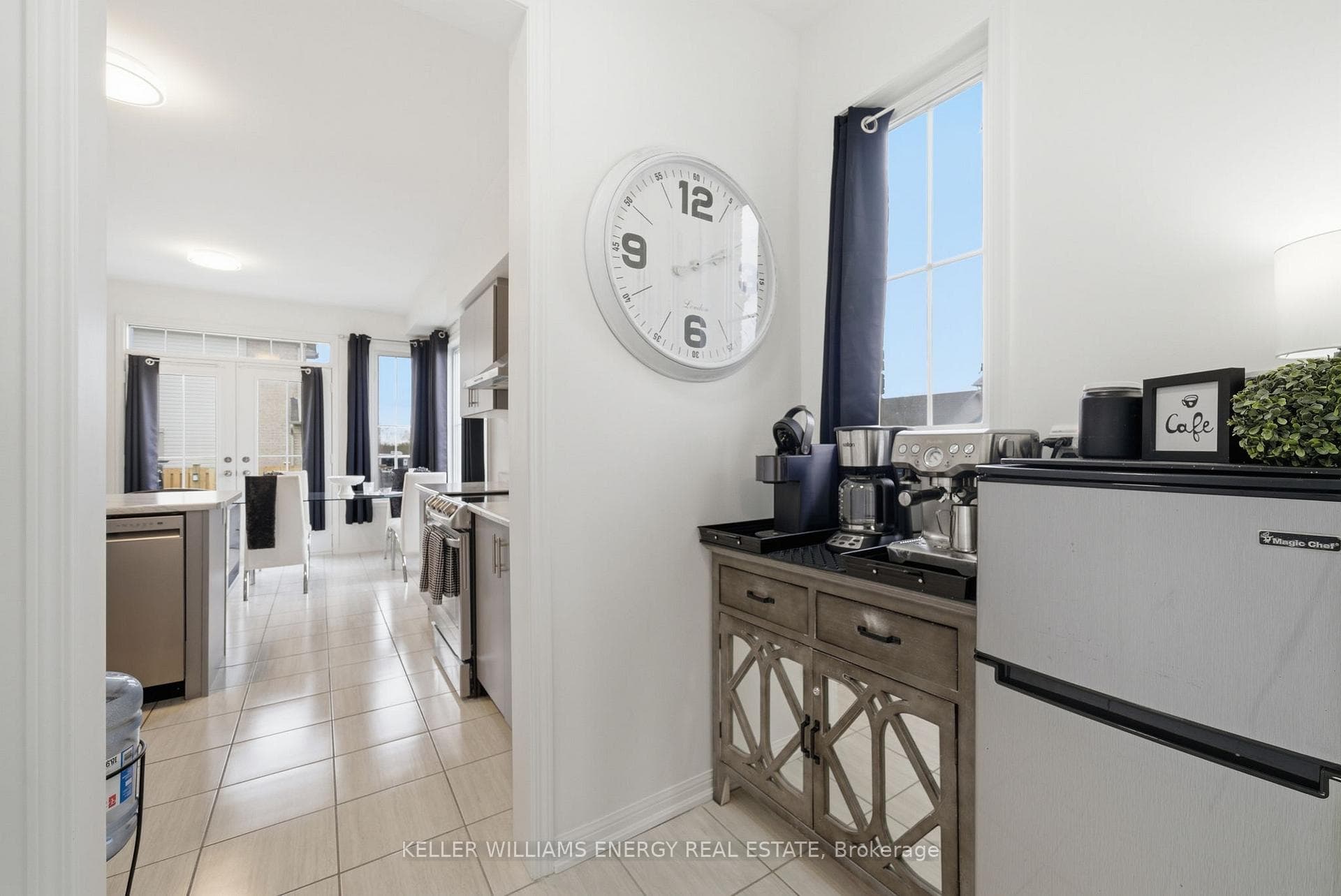 27 Don Hadden Crescent photo 12