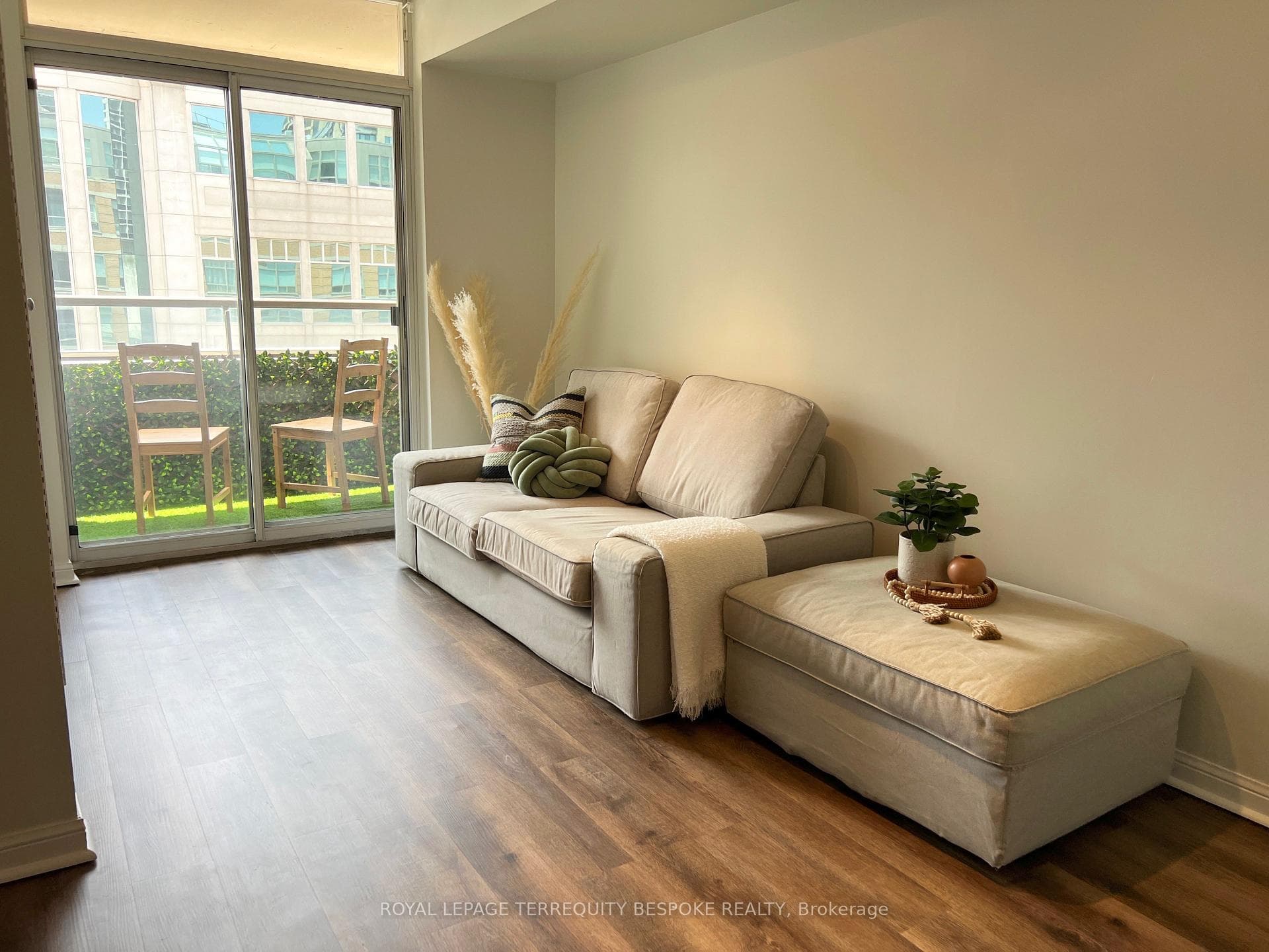 5 Rosehill Avenue Unit 708 photo 3