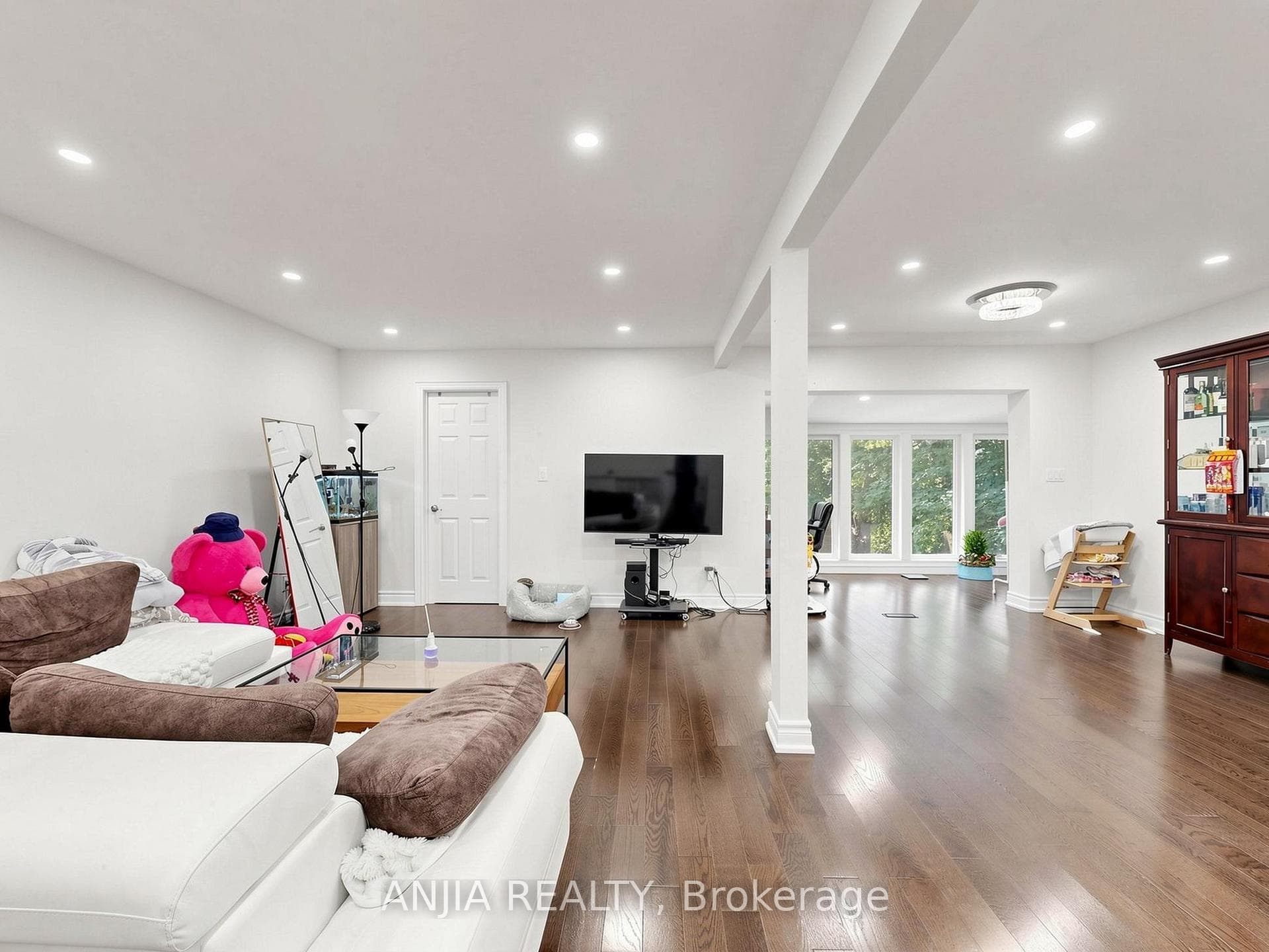 8 Applefield Drive photo 10