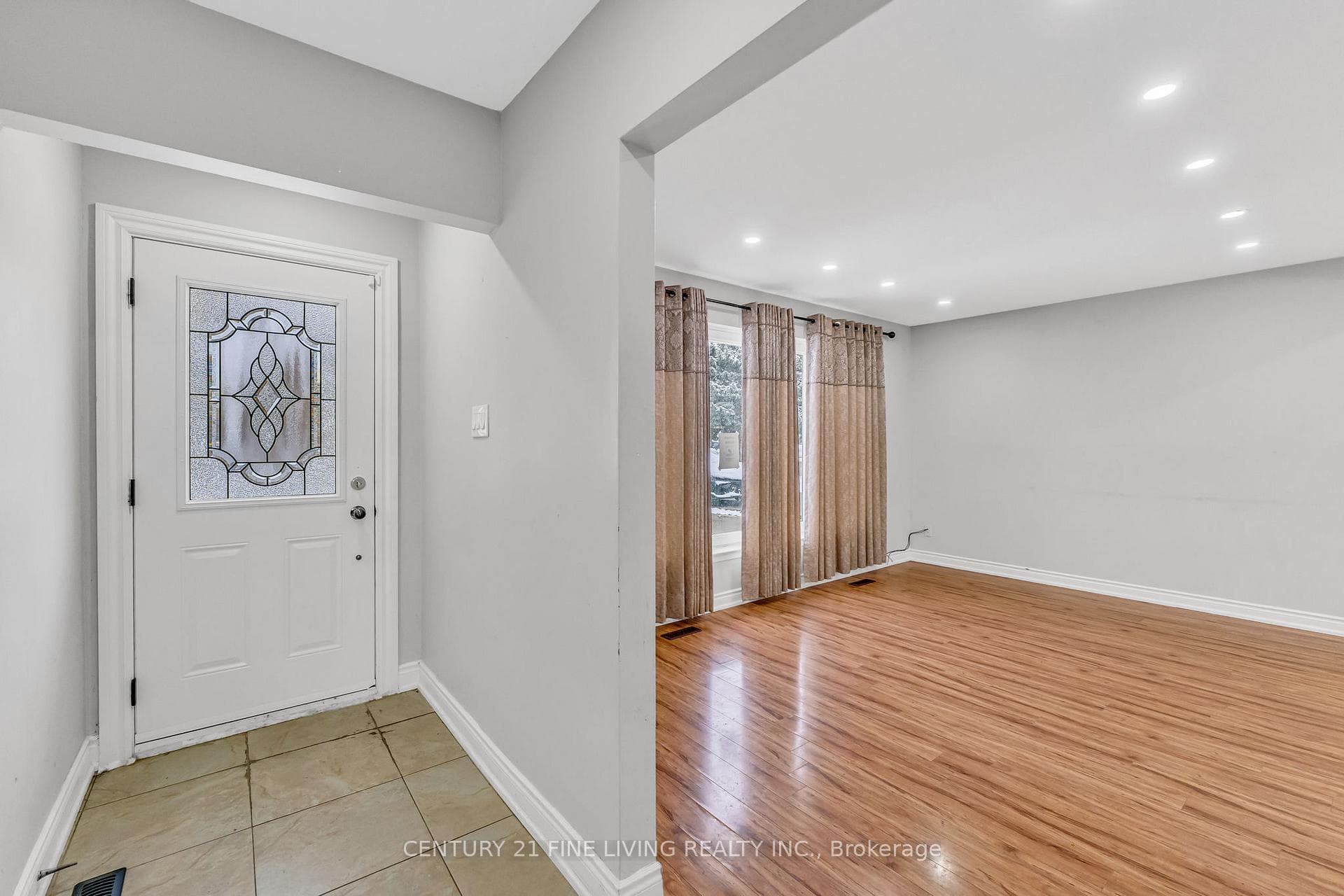 191 FOLKSTONE Crescent photo 6