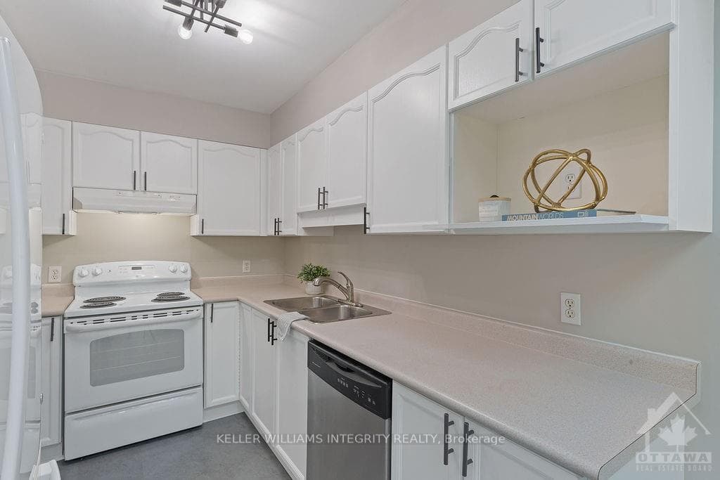 71 HEMLO Crescent photo 12