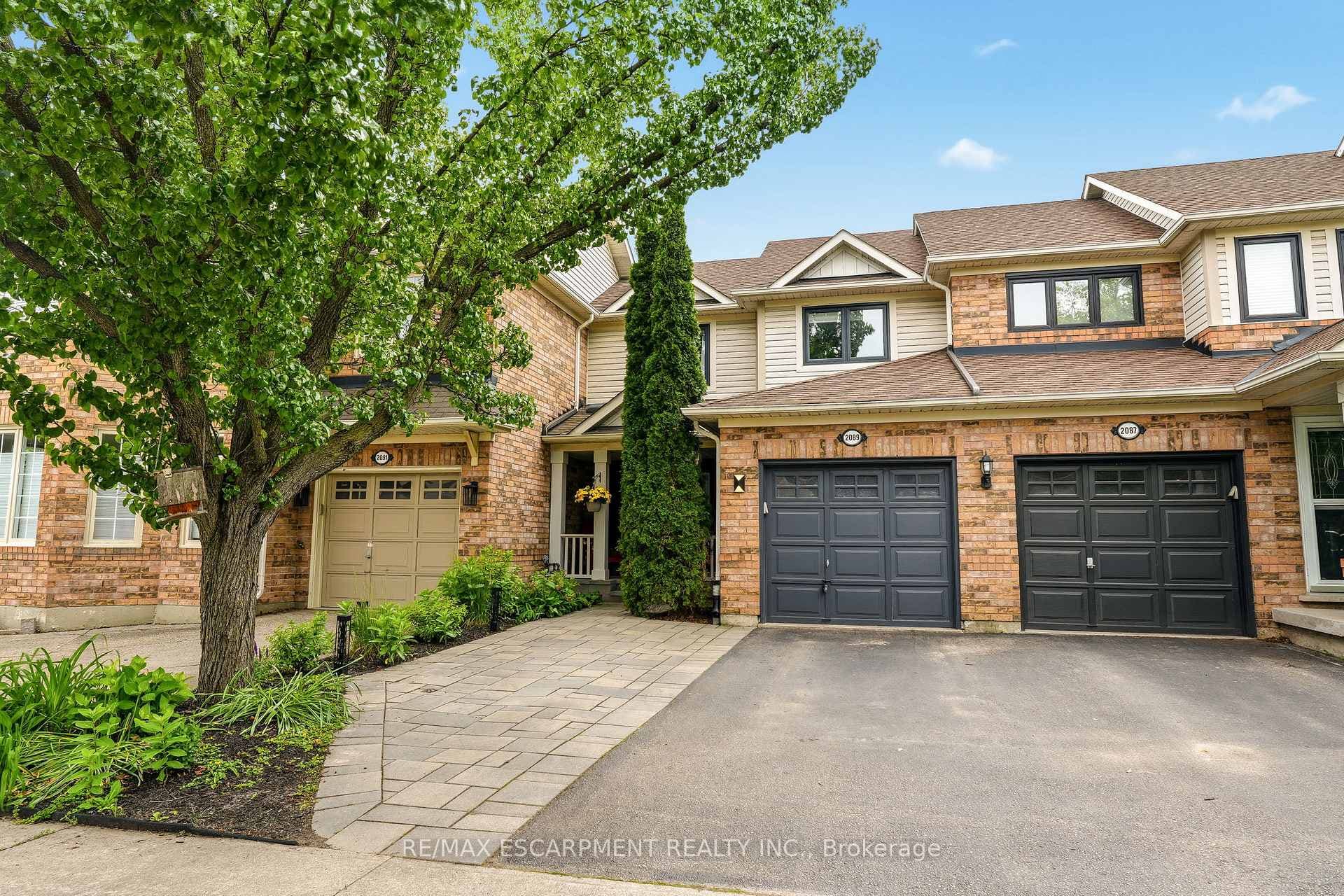 2089 Broadleaf Crescent photo 1