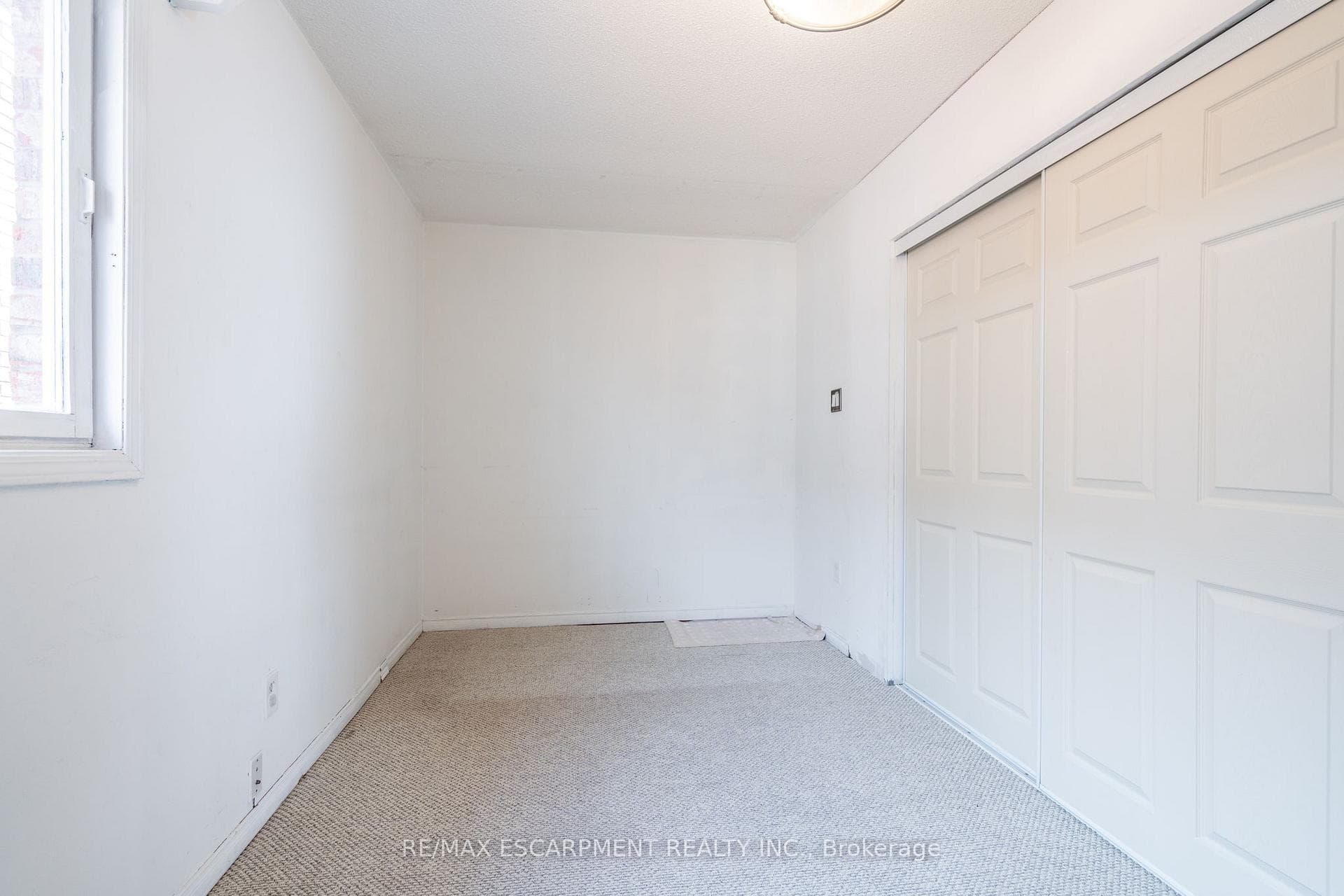 104 Lord Simcoe Drive photo 21