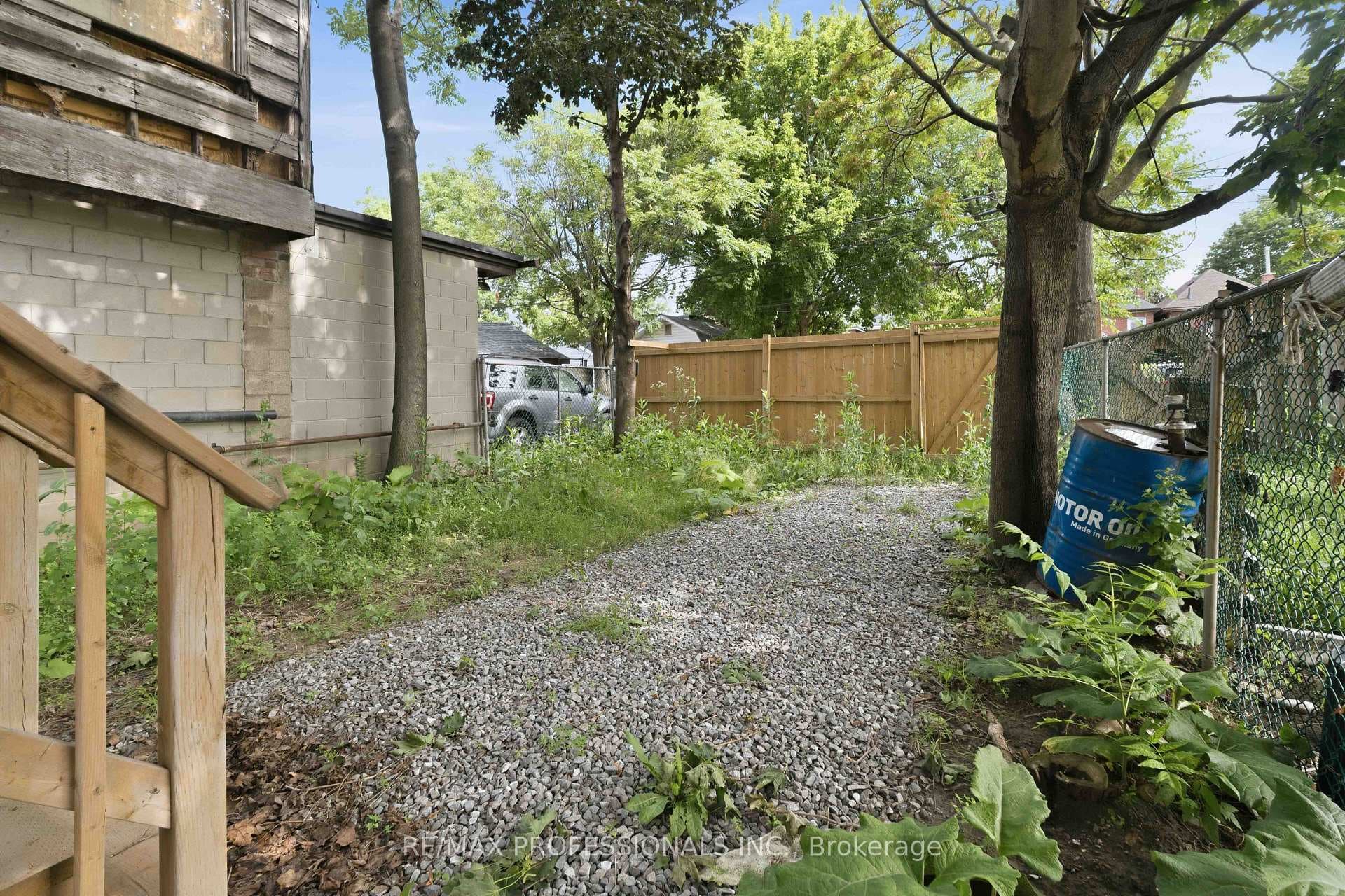 759 Barton Street photo 40