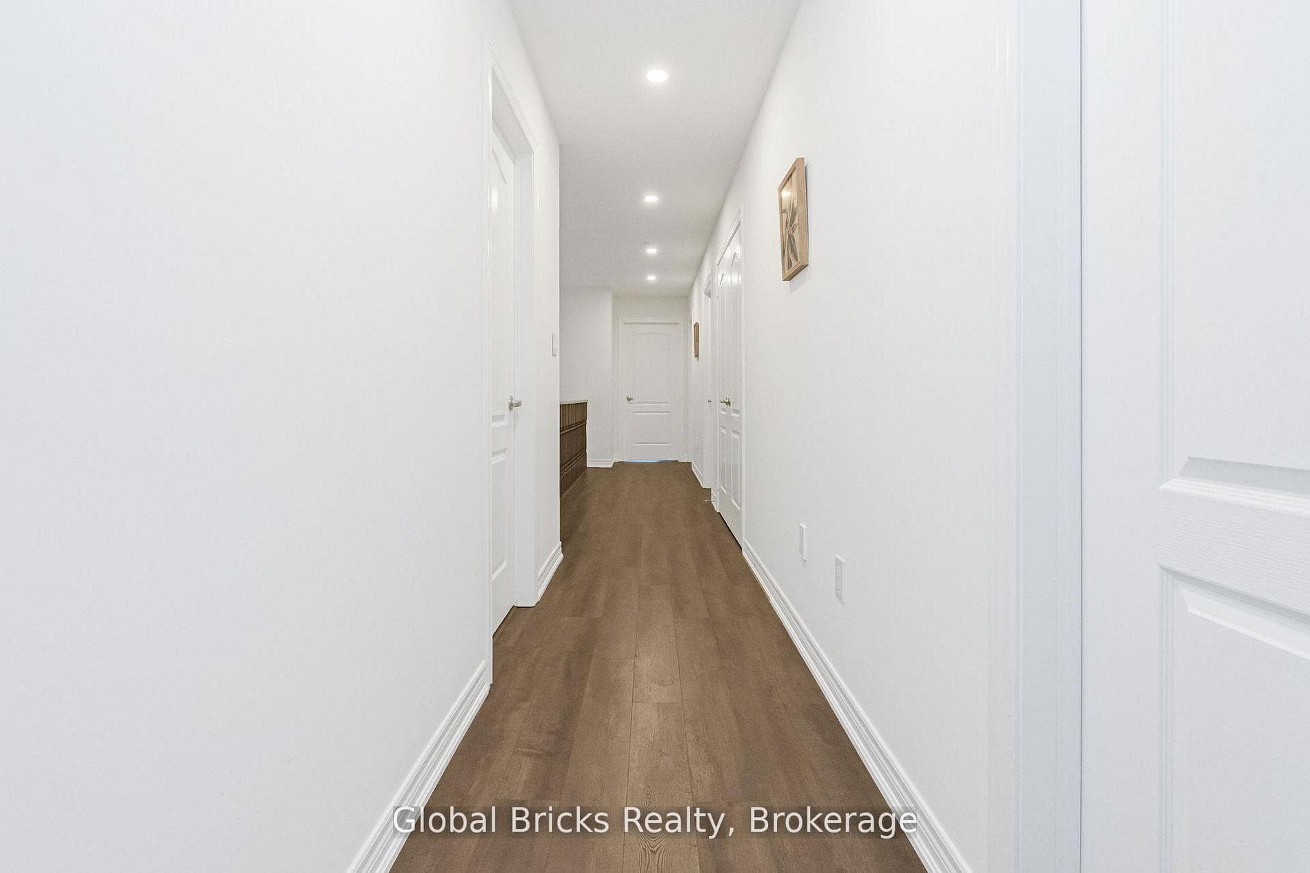49 Burnhamthorpe Road photo 37