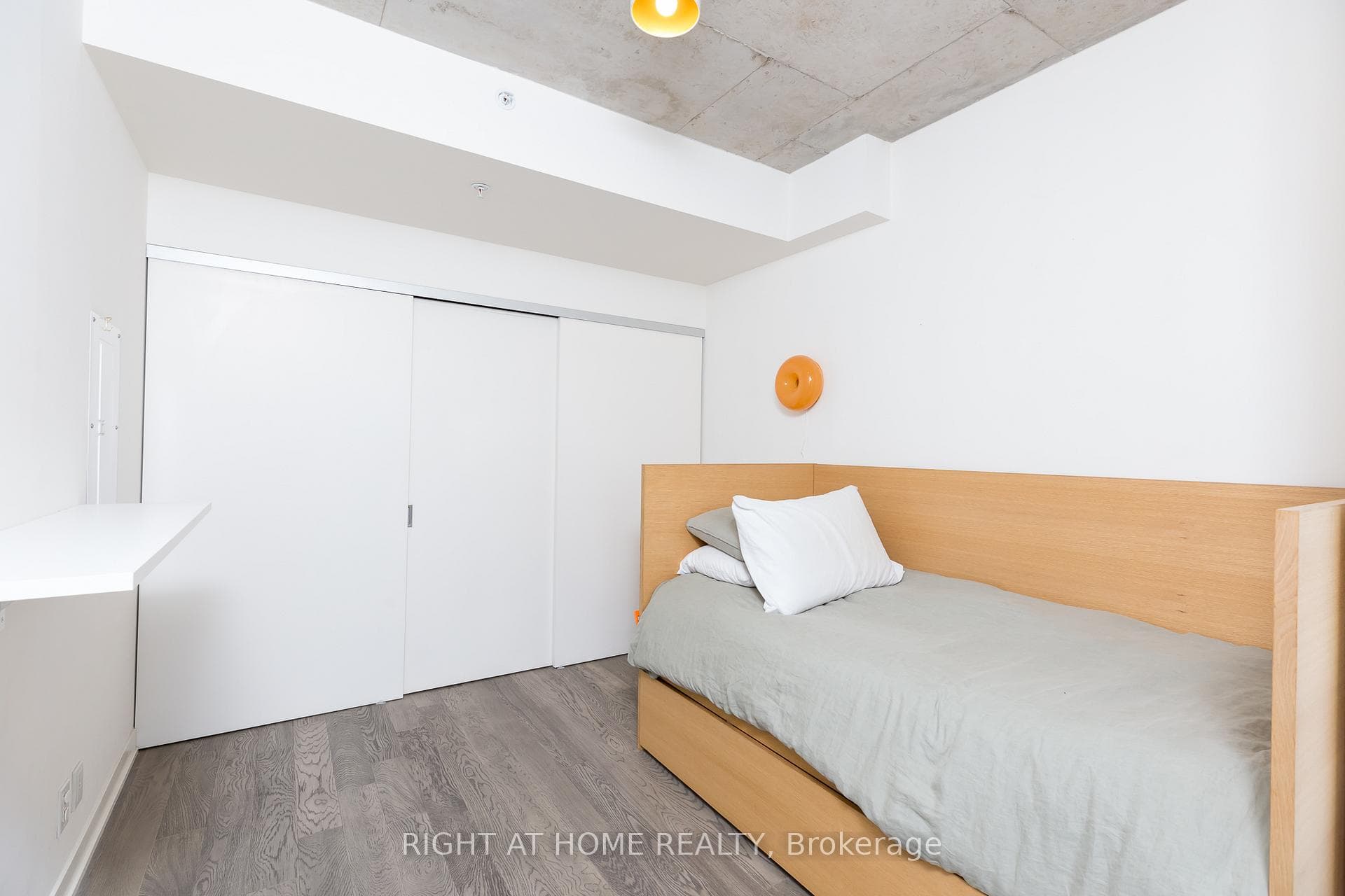 1239 Dundas Street Unit 301 photo 4