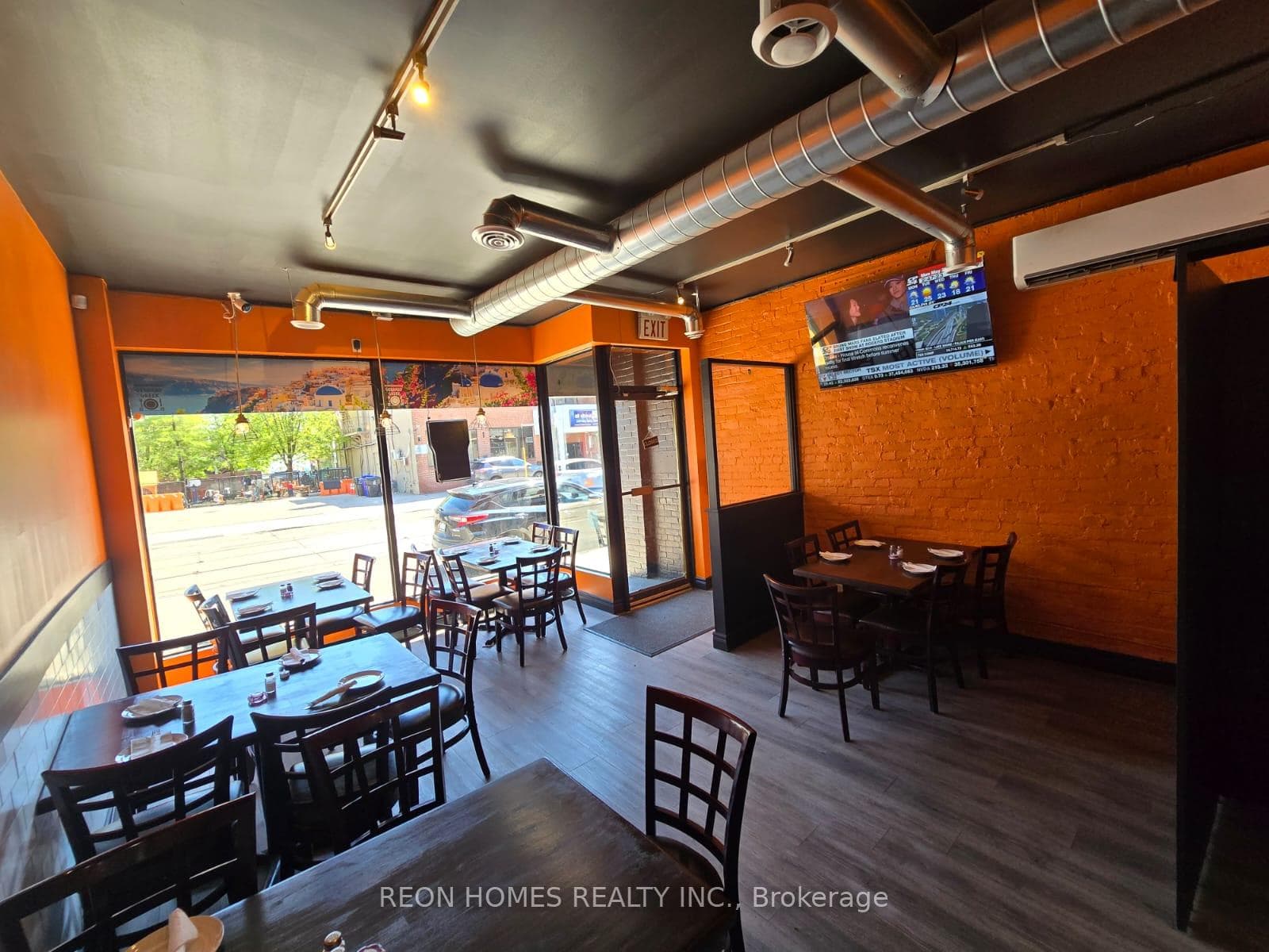 1056 Gerrard Street photo 6