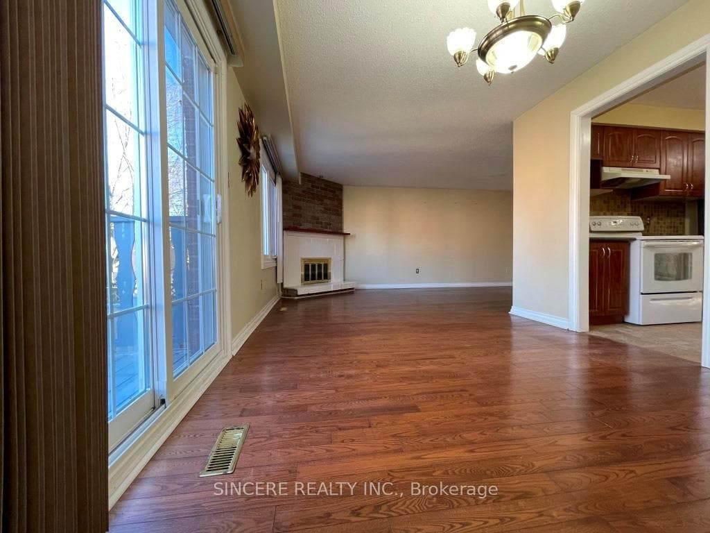 188 Daniels Crescent photo 6