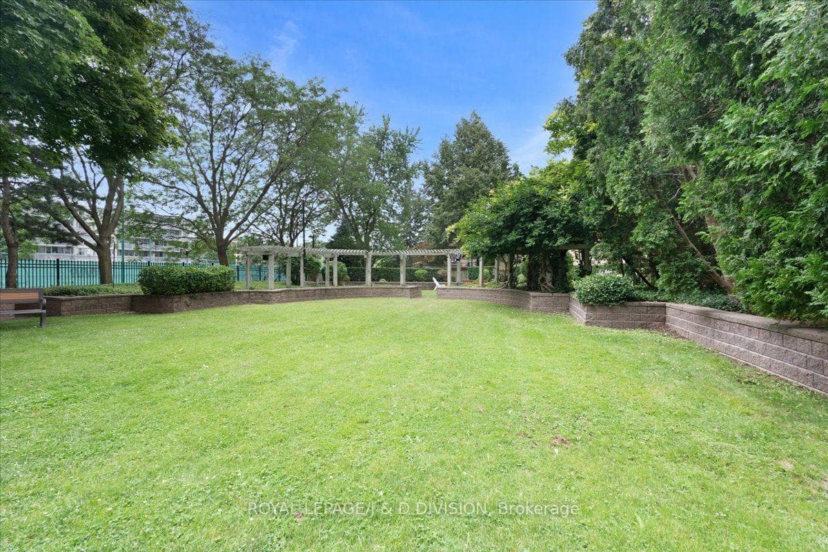 21 Overlea Boulevard Unit 1306 photo 32