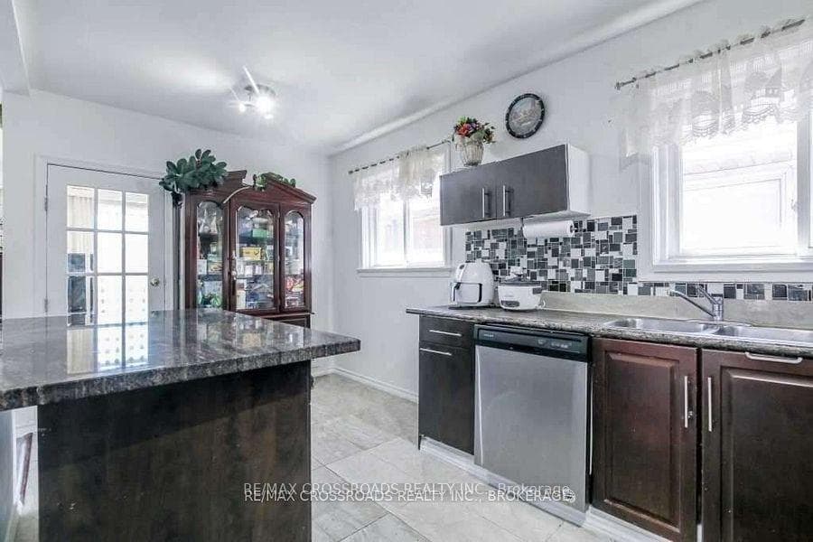648 Brimley Road photo 2