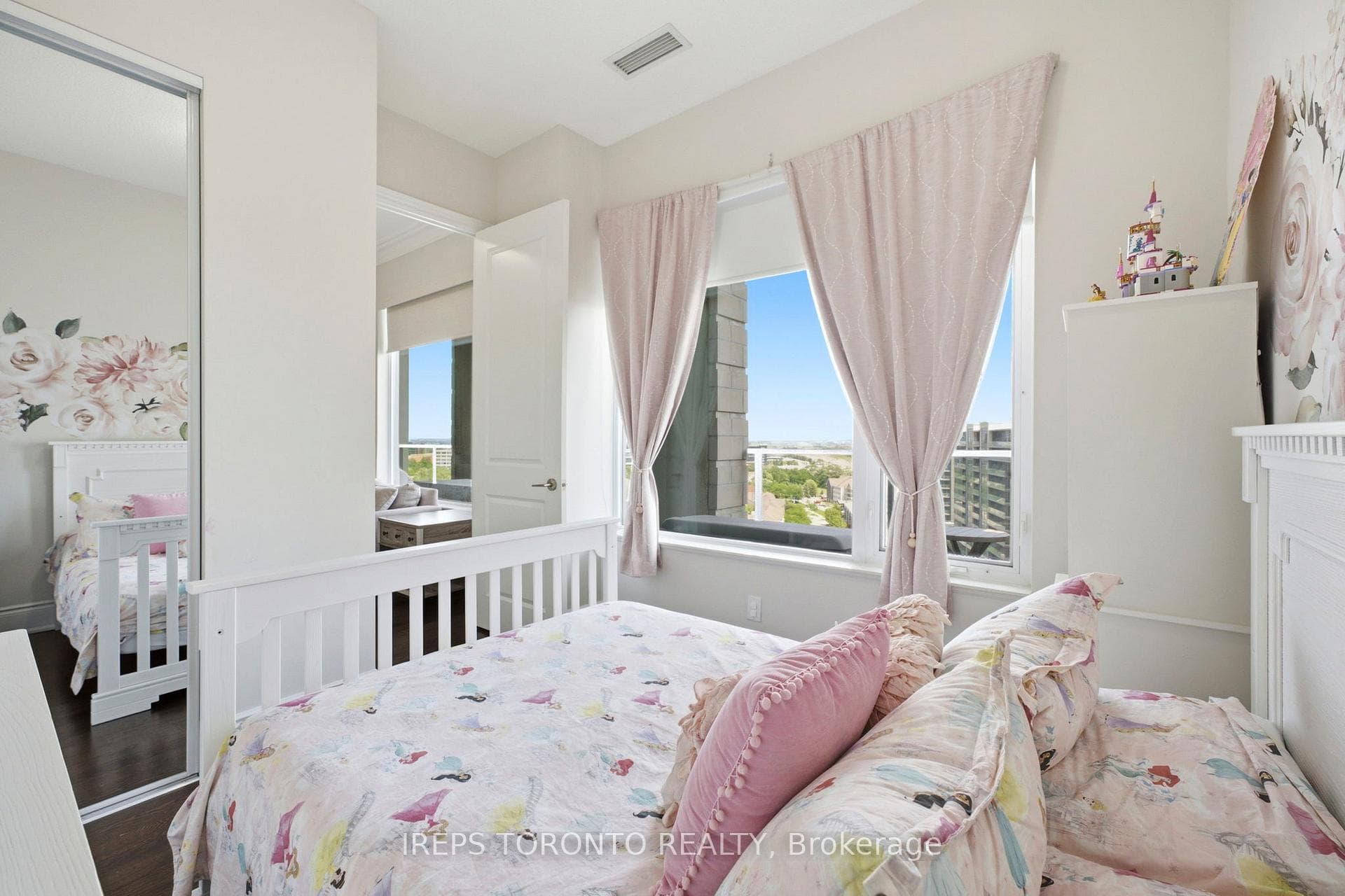 233 South Park Road Unit Ph01 photo 17