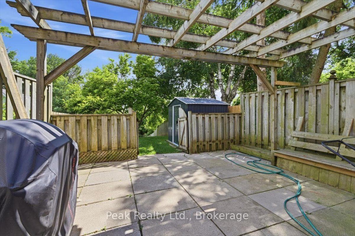 1673 Applewood Crescent photo 34