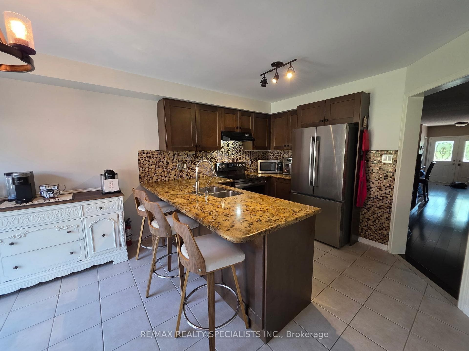 482 Grant Way photo 7
